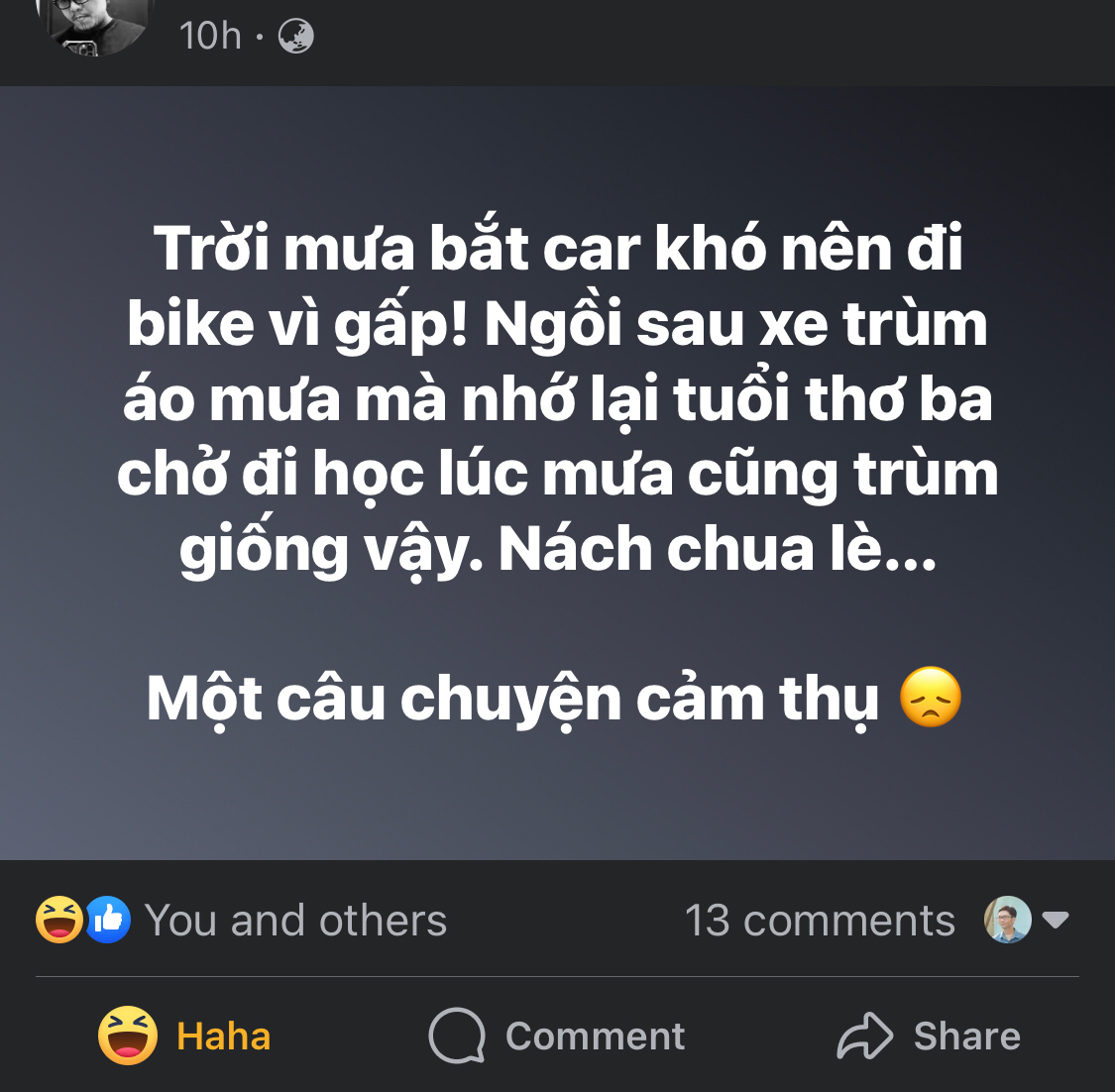 anh em chạy bike công nghệ nên có cái áo mưa thứ hai cho khách...