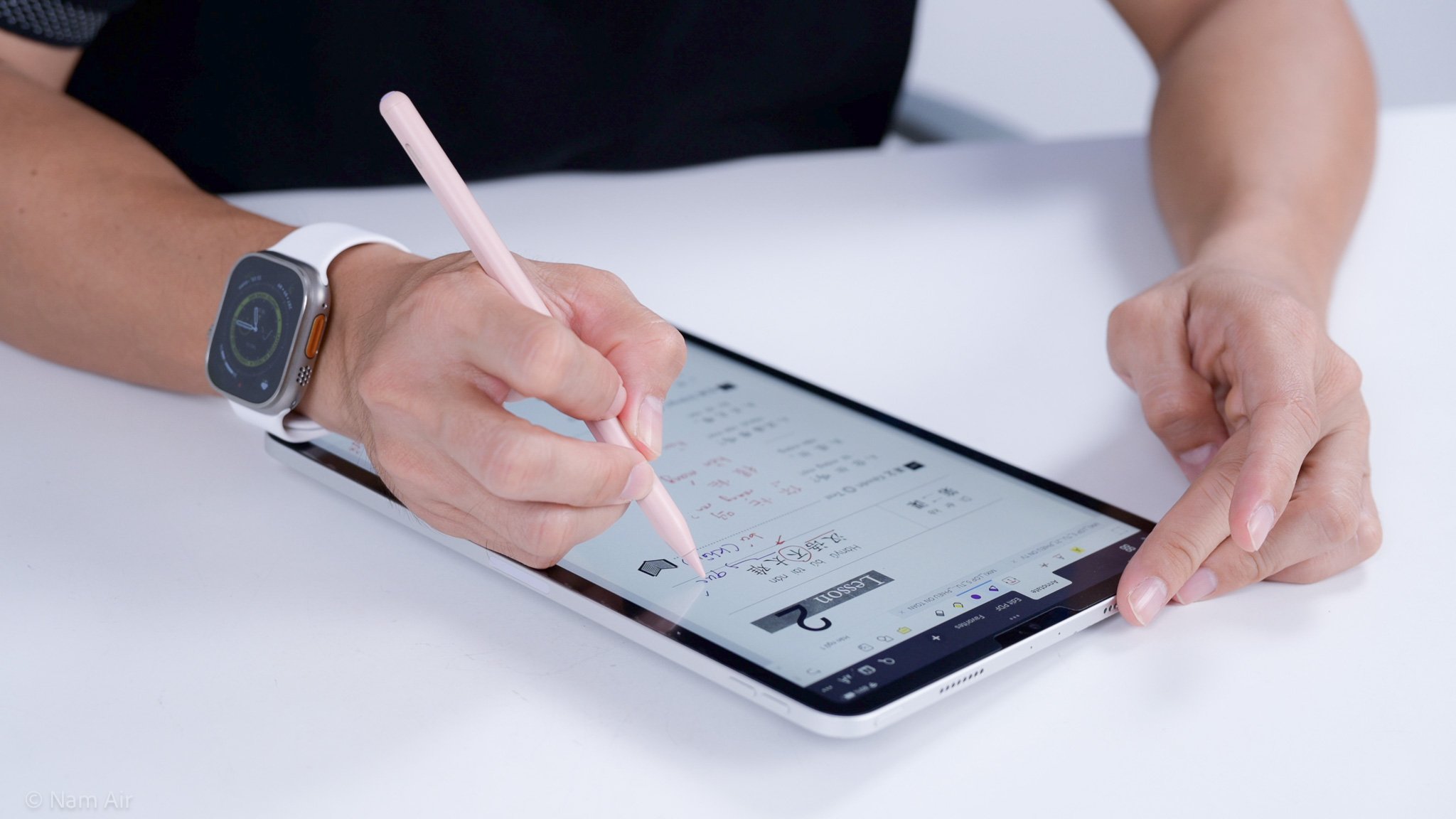 Review nhanh bút cảm ứng UNIQ Pixo Pro cho iPad: sạc không dây, không cần  pair, nhiều tính năng hay