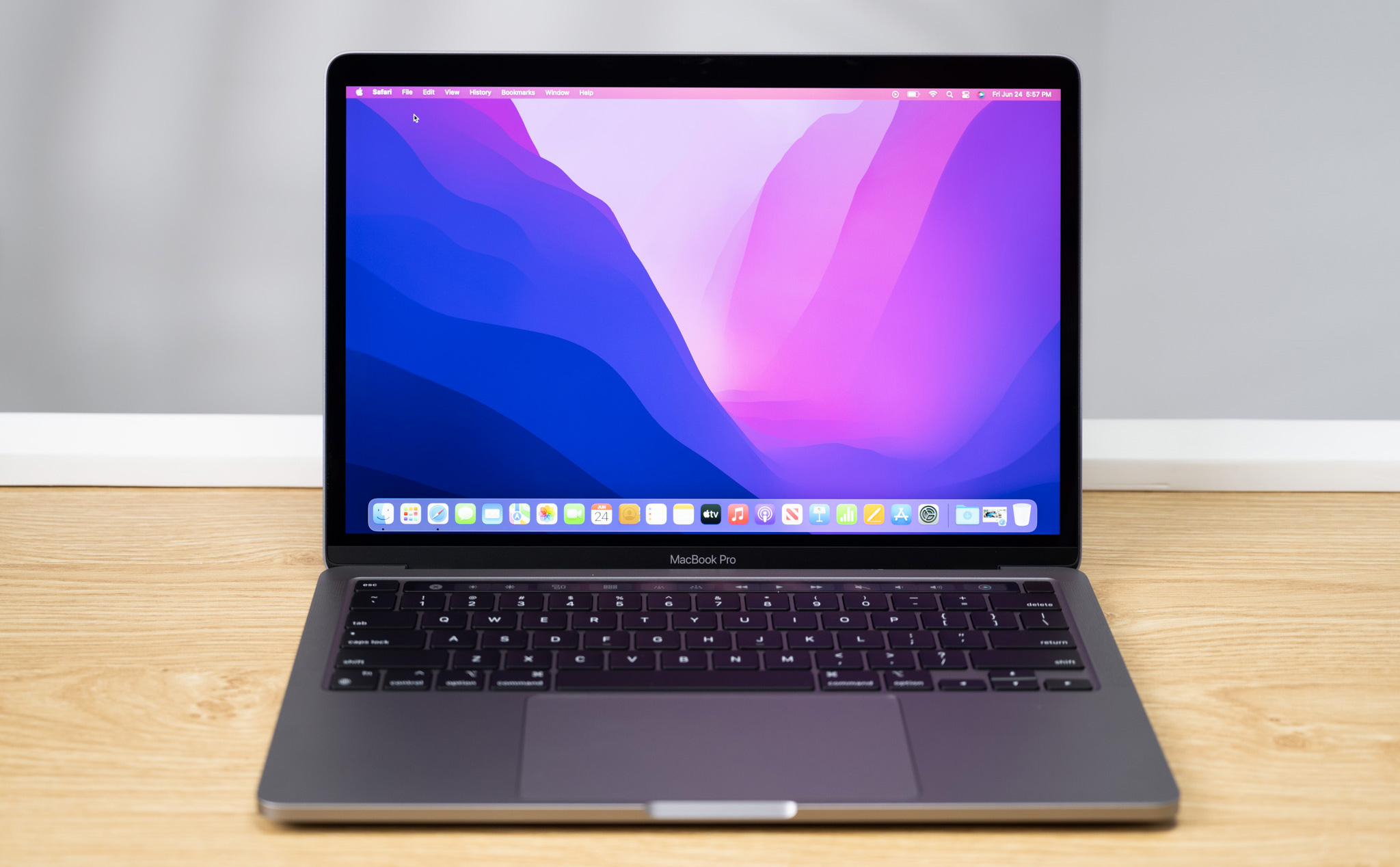 Tại sao Apple vẫn bán MacBook Pro 13 inch với thiết kế cũ?