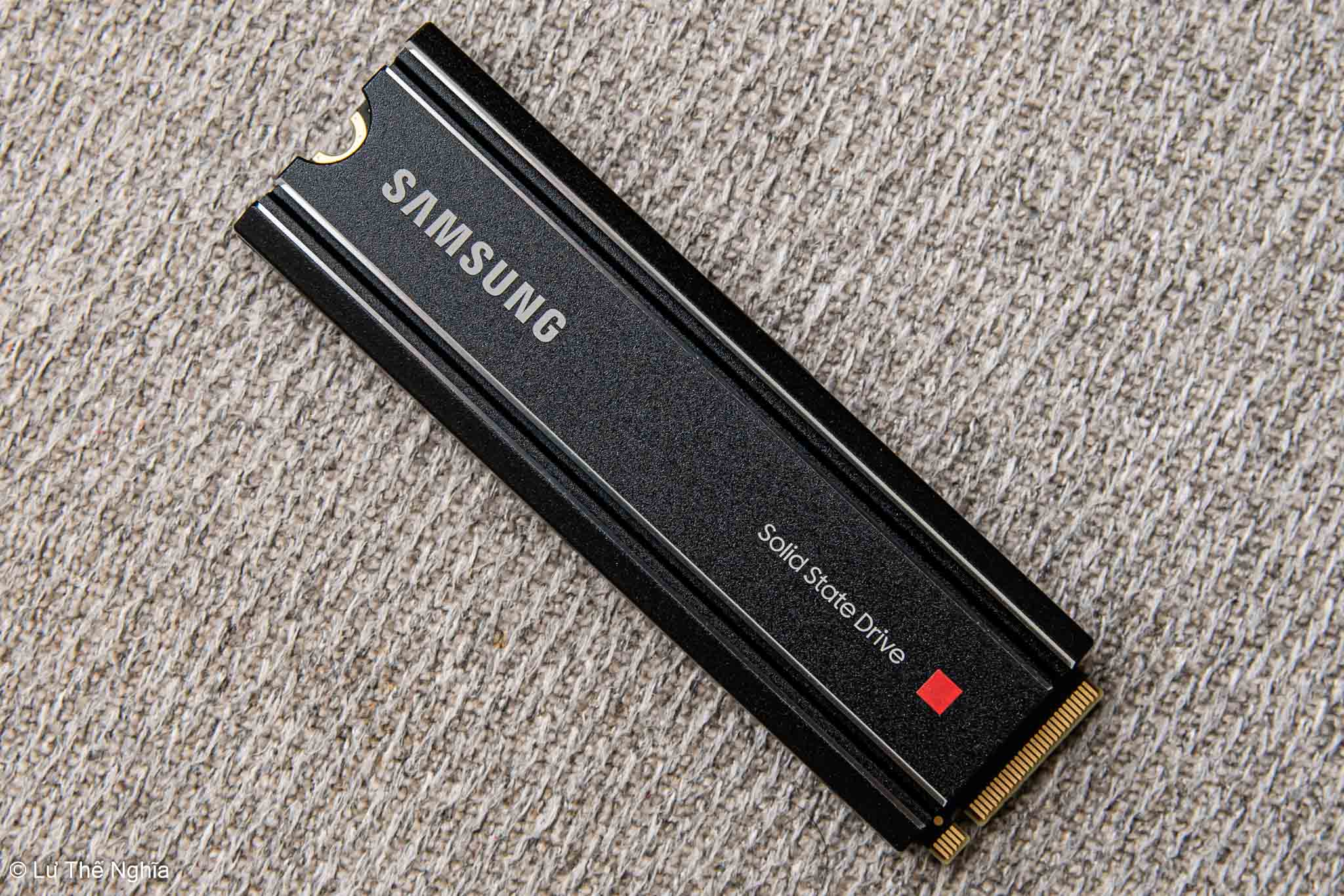 tren-tay-samsung-980-pro-with-heatsink-tinhte-5.jpg