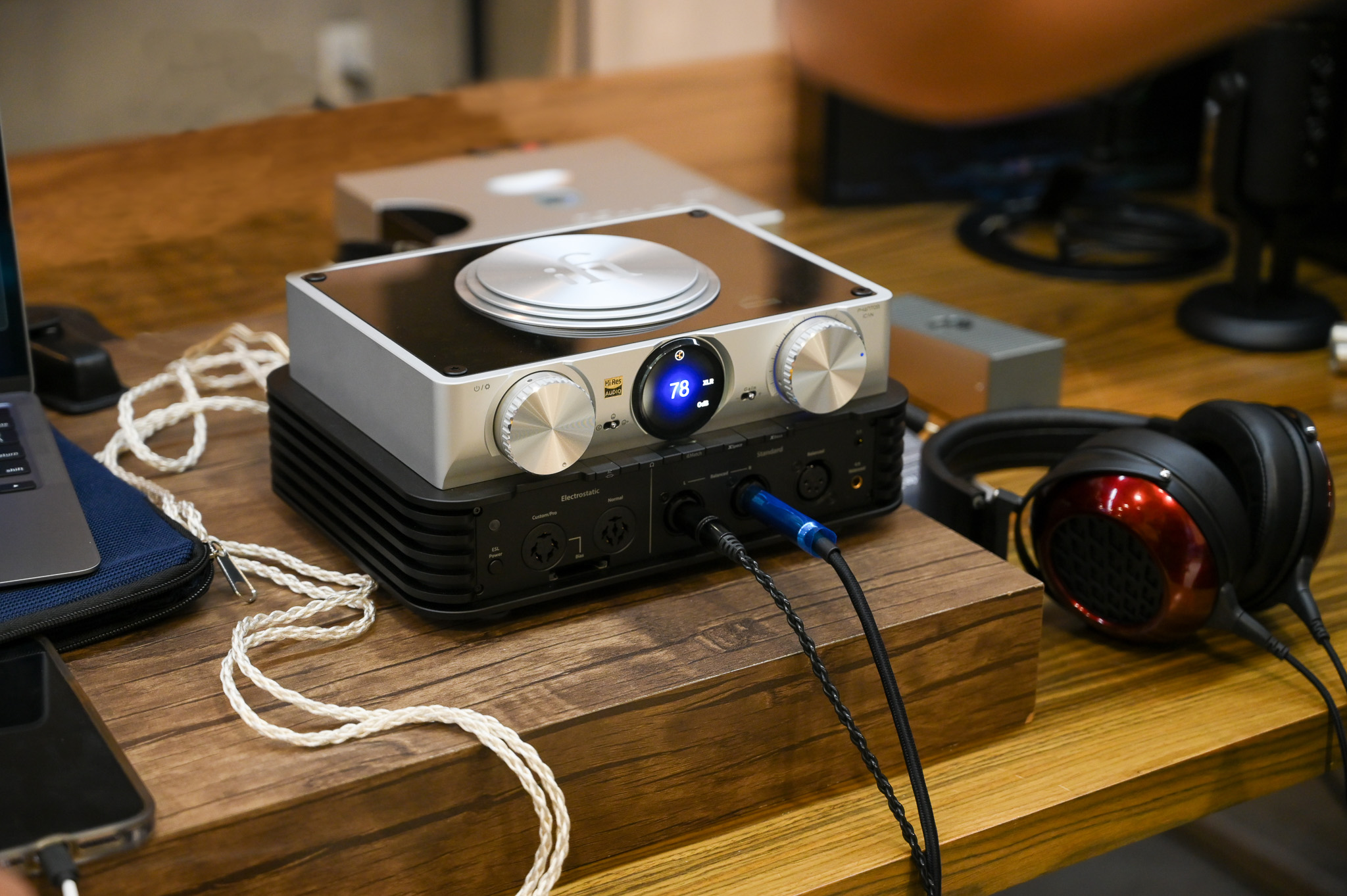 tinhte_ifi_ican_phantom_headphone_amplifier_focal_utopia_fostex_th900_th9093.jpg