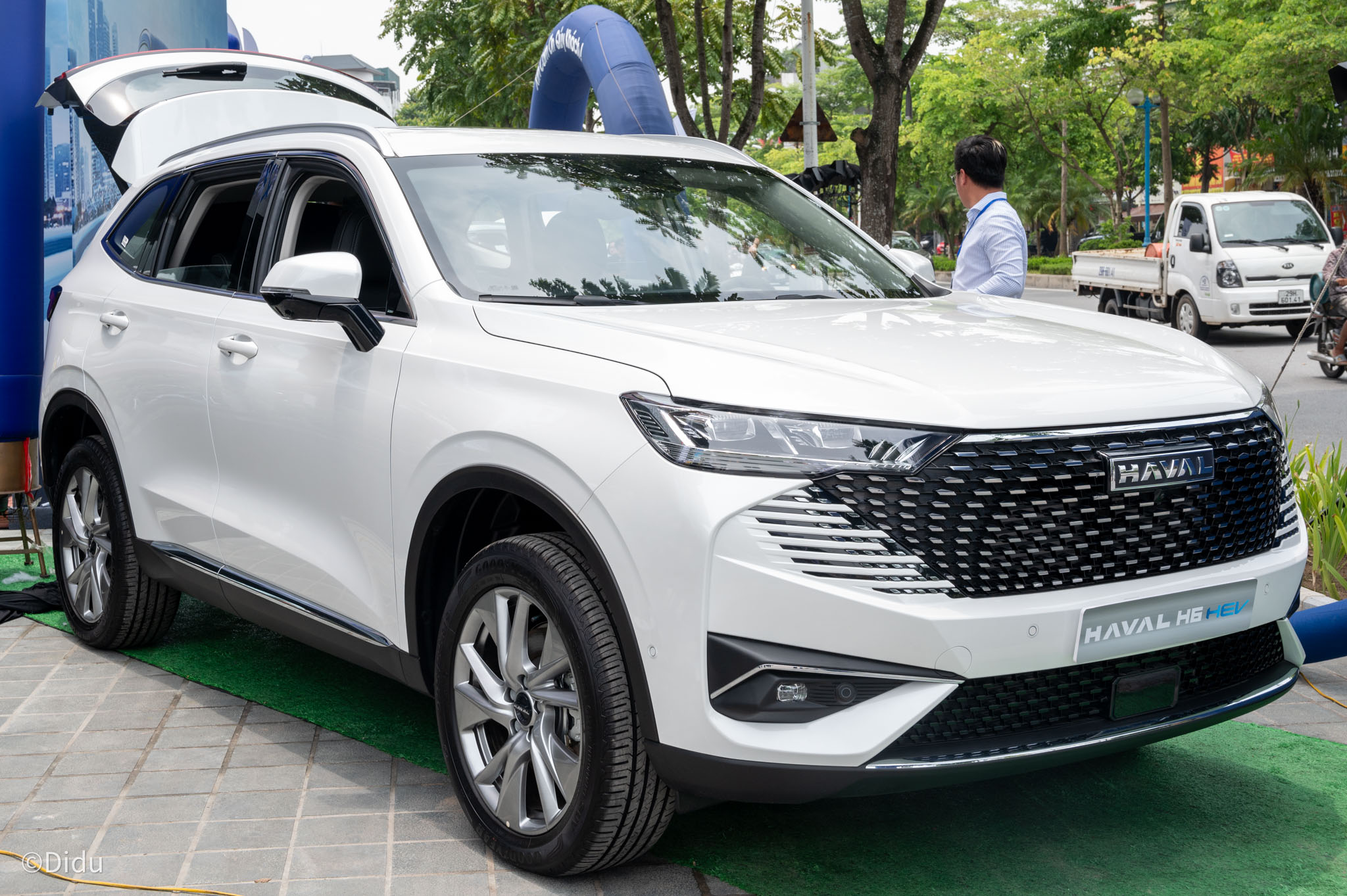 Haval H6 ra mắt: xe SUV lai xăng điện, giá 1.096 triệu