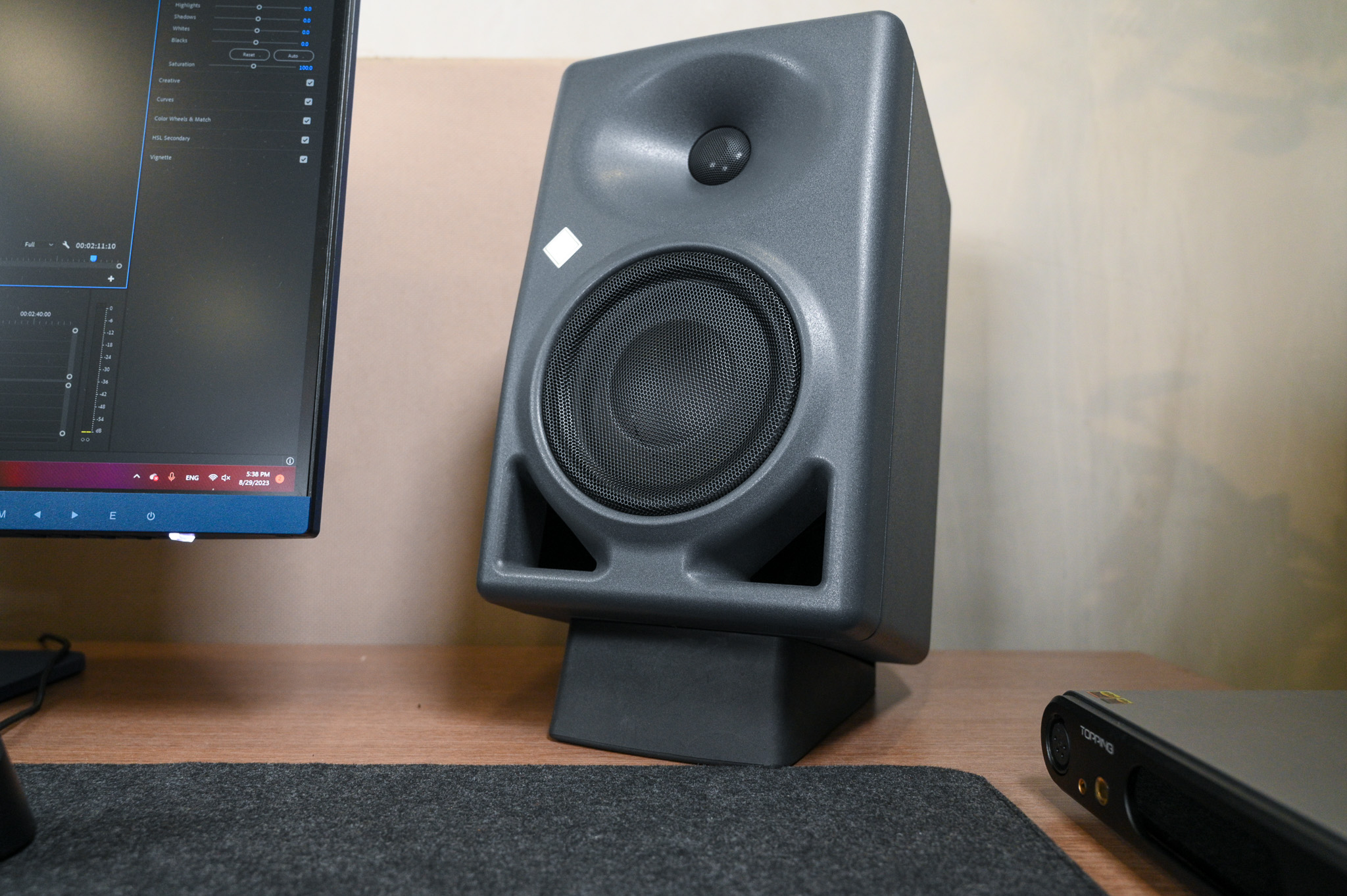 tinhte-neumann-kh-120-ii-mt-48-monitor-speakers-active-speakers-audio-interface (8).jpg