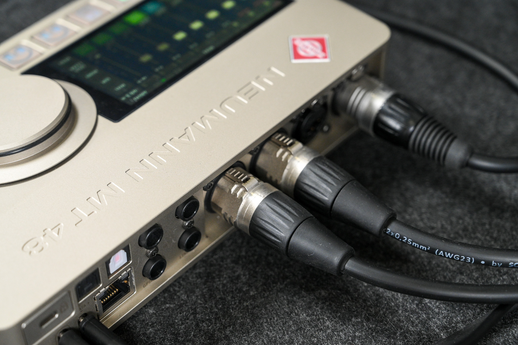 tinhte-neumann-kh-120-ii-mt-48-monitor-speakers-active-speakers-audio-interface (20).jpg