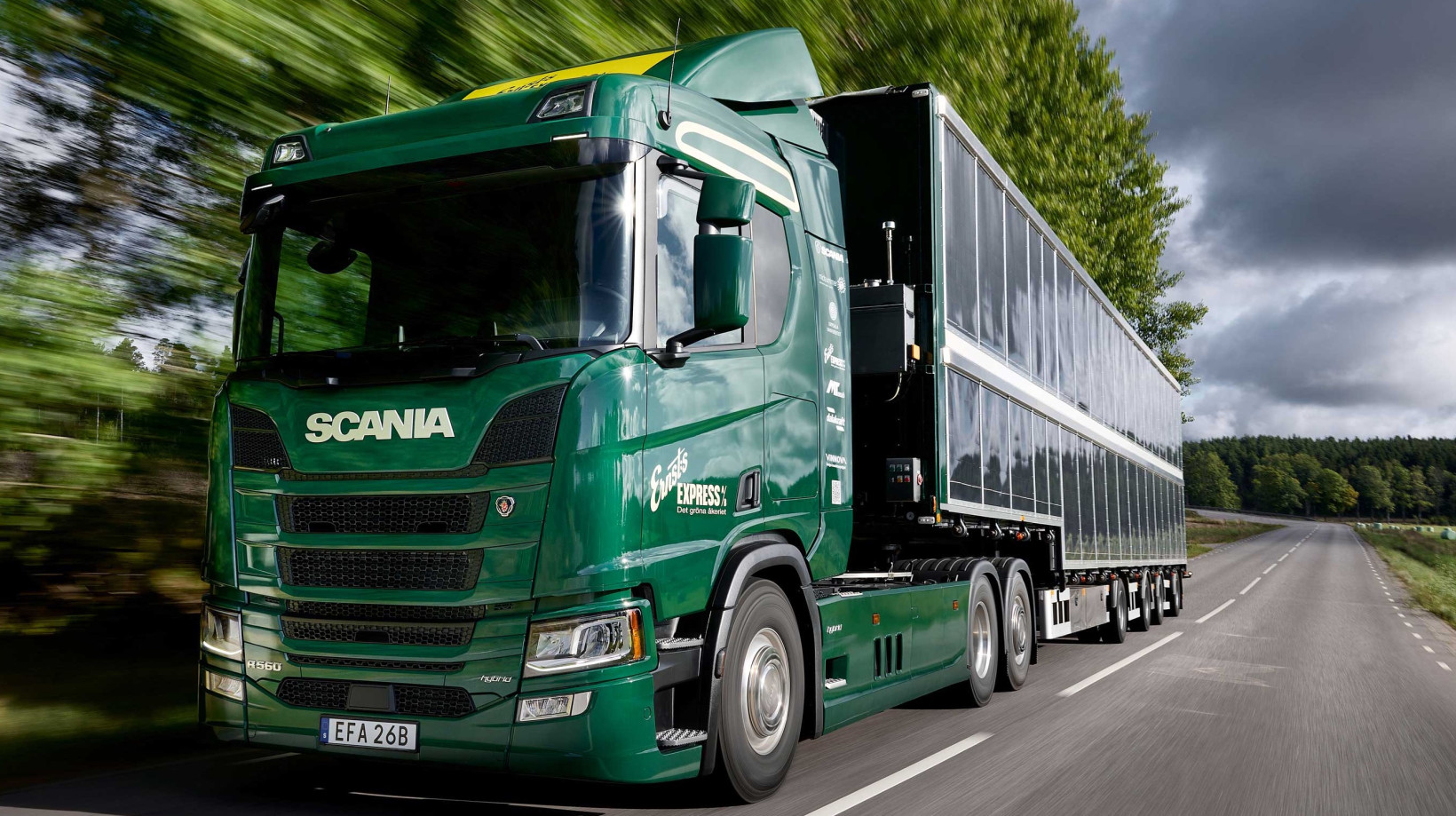 Đầu kéo năng lượng mặt trời của Scania: ý tưởng xe chạy hoài không cần dừng nạp nhiên liệu
