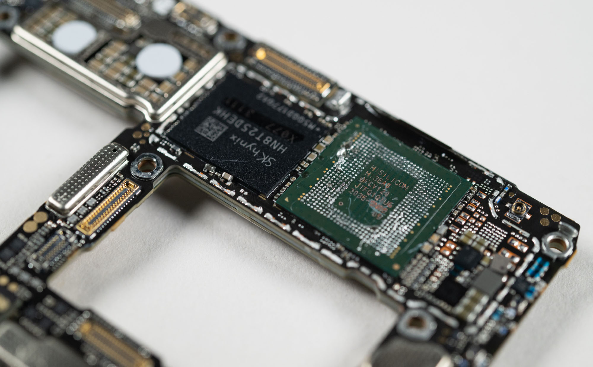 Kết quả Techinsights điều tra: Chip nhớ SK hynix trên Huawei Mate 60 Pro là hàng cũ nhiều năm trước