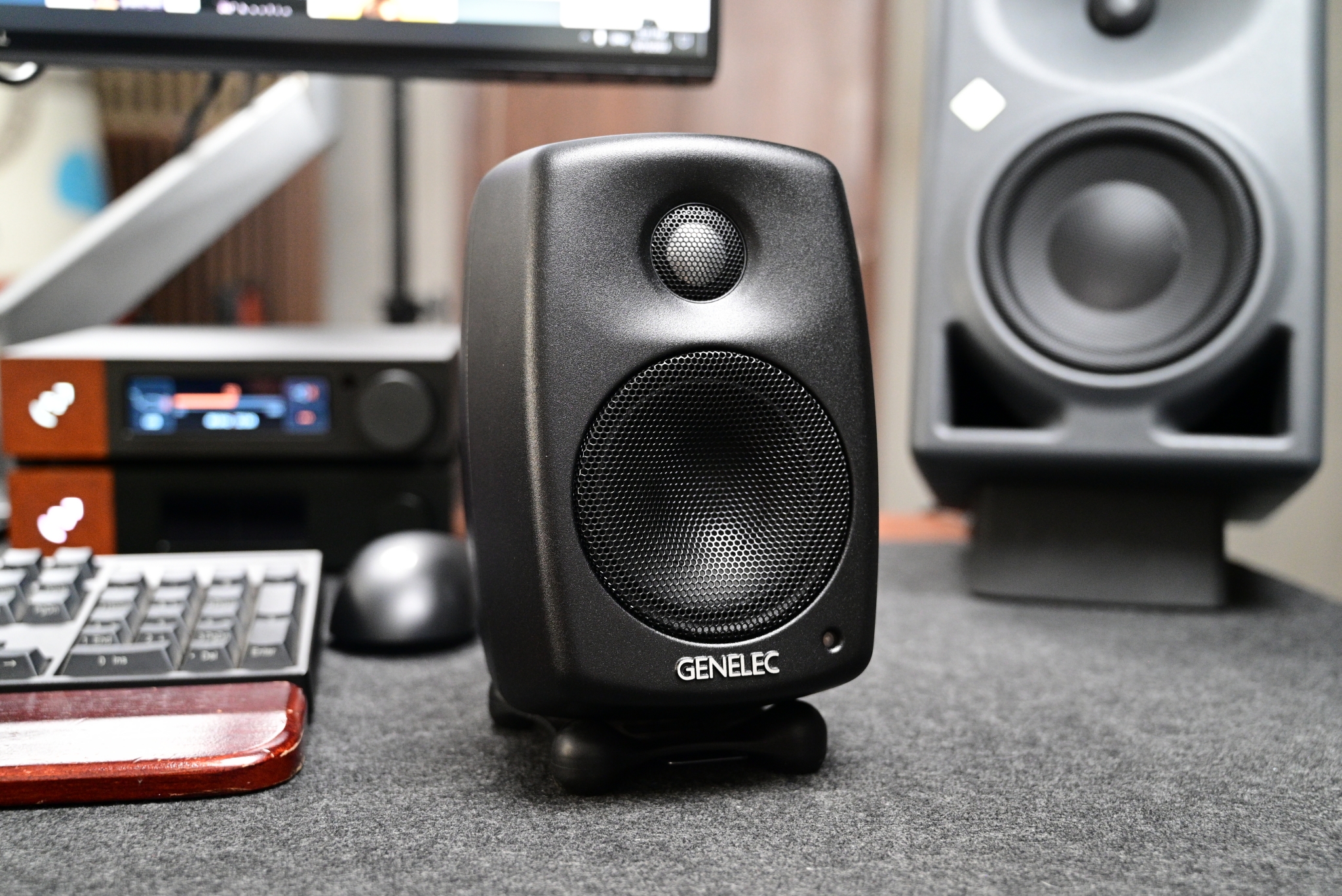 tinhte-genelec-g-one-audio-active-speakers-loa-kiem-am2.JPG