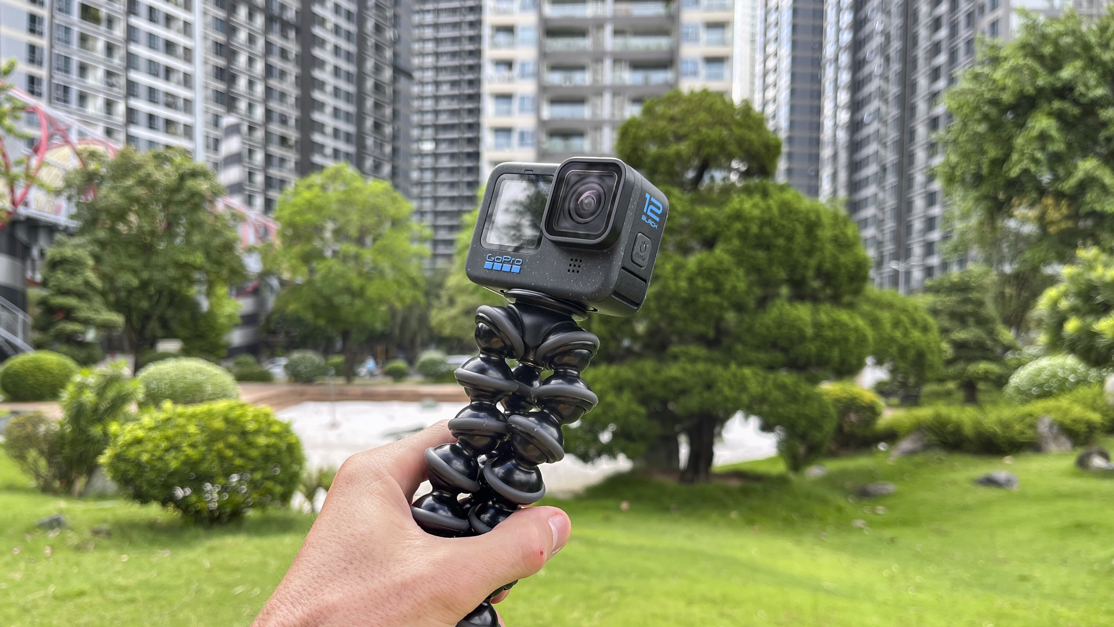 Một ngày đi quay với GoPro HERO12 Black: test camera từ sáng cho đến đêm mưa...