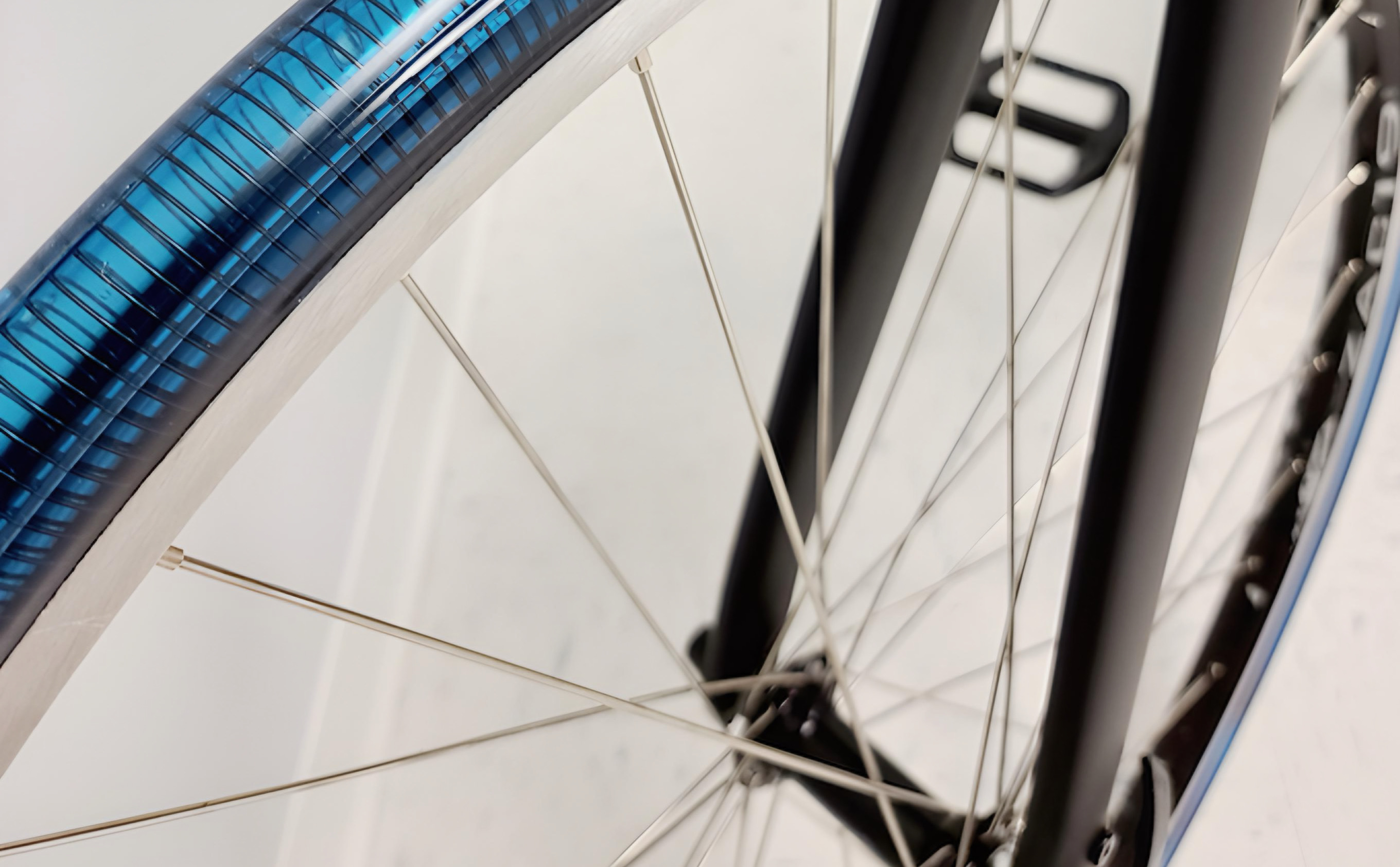 Lốp xe đạp làm từ kim loại, không bị xì bánh, đang gọi vốn với giá 500 USD