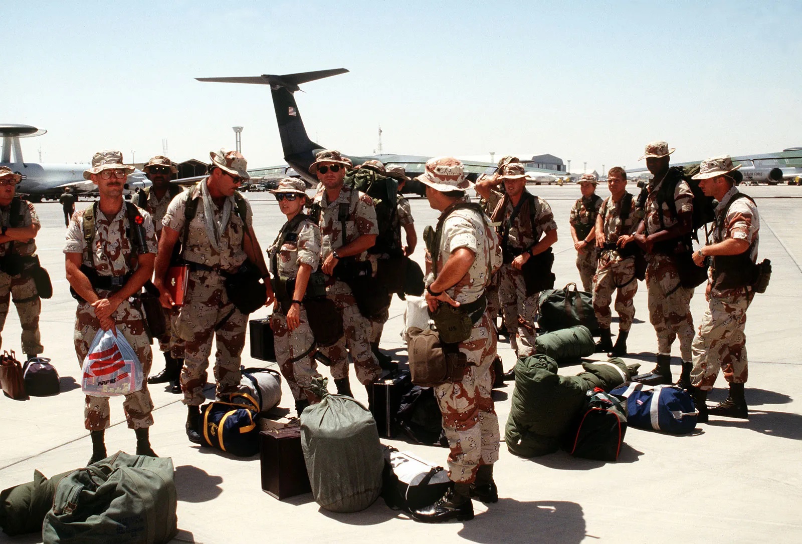 Persian-Gulf-War-military-personnel-wait-for-transportation-Operation-Desert-Shield-1991.jpg