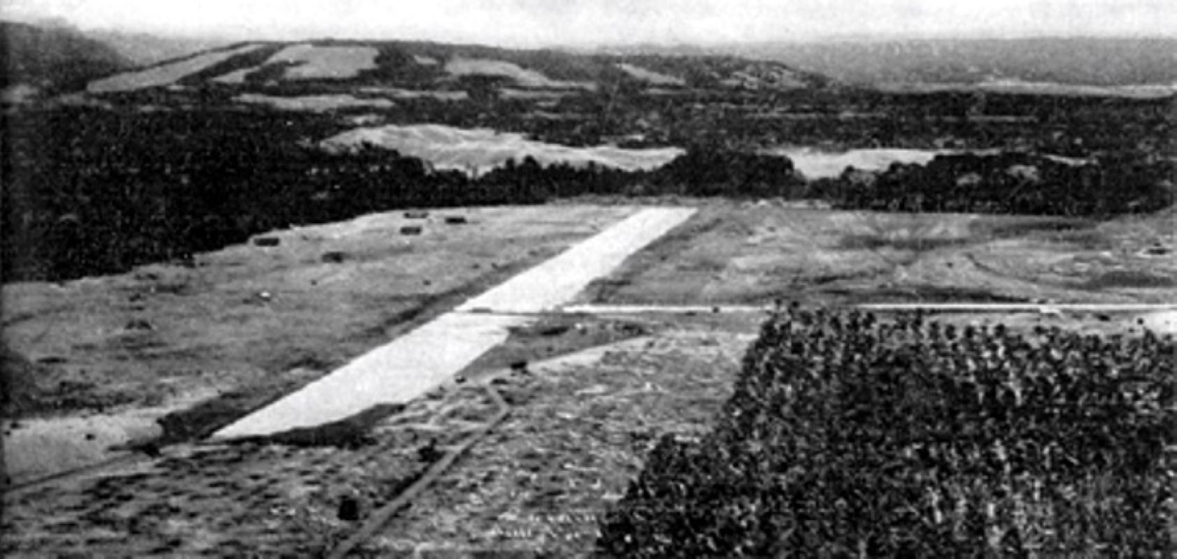 Japanese-airfield-on-Guadalcanal-under-construction,-in-July-1942.jpg