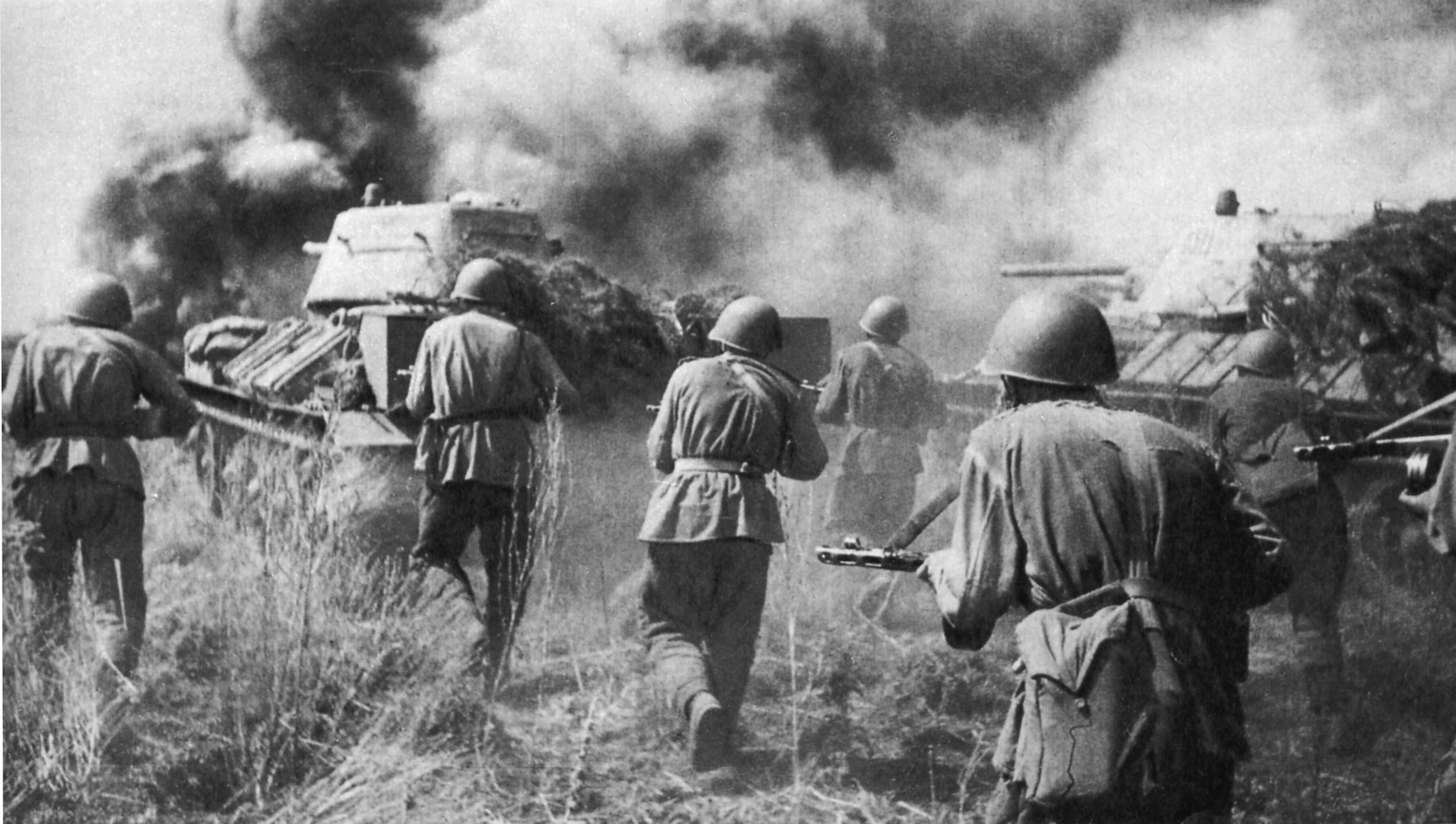 Soviet-troops-and-T-34-tanks-counterattacking-Kursk-Voronezh-Front-July-1943.jpg