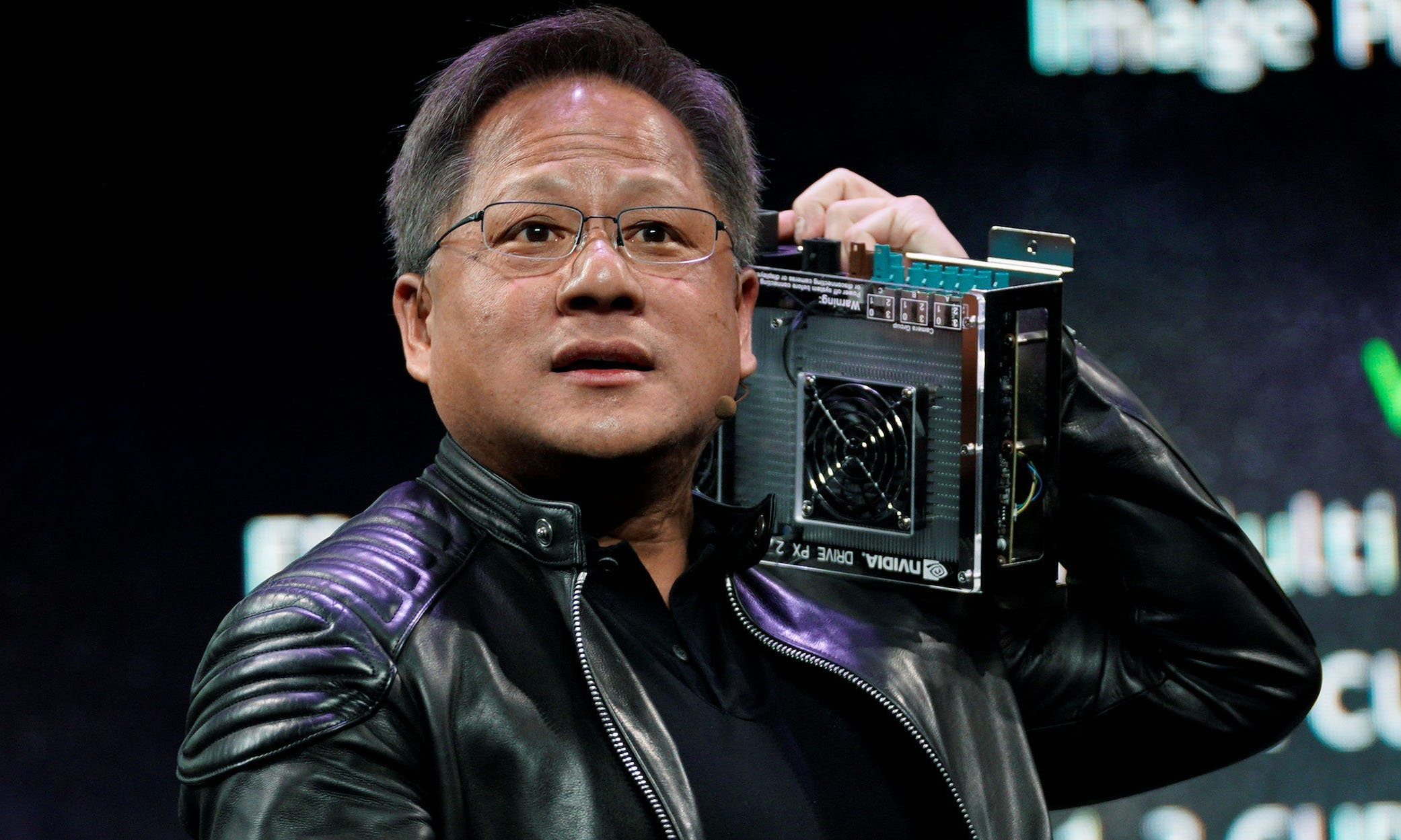Hết định luật Moore, giờ có định luật Huang: Chip Nvidia sức mạnh tăng 1000 lần sau 10 năm