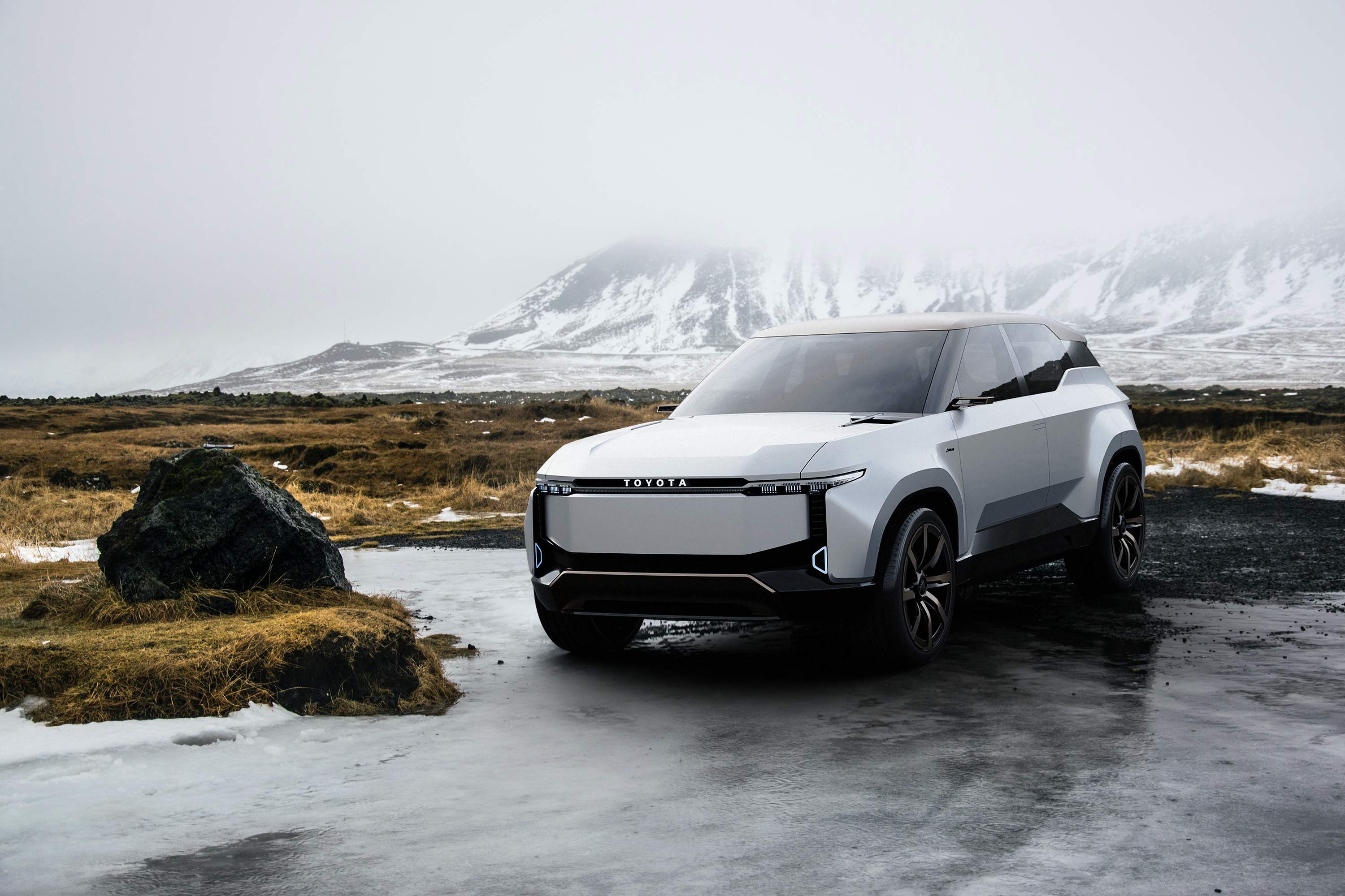 Concept Toyota Land Cruiser điện: SUV điện 7 chỗ ngồi với "mô men xoắn hứa hẹn"