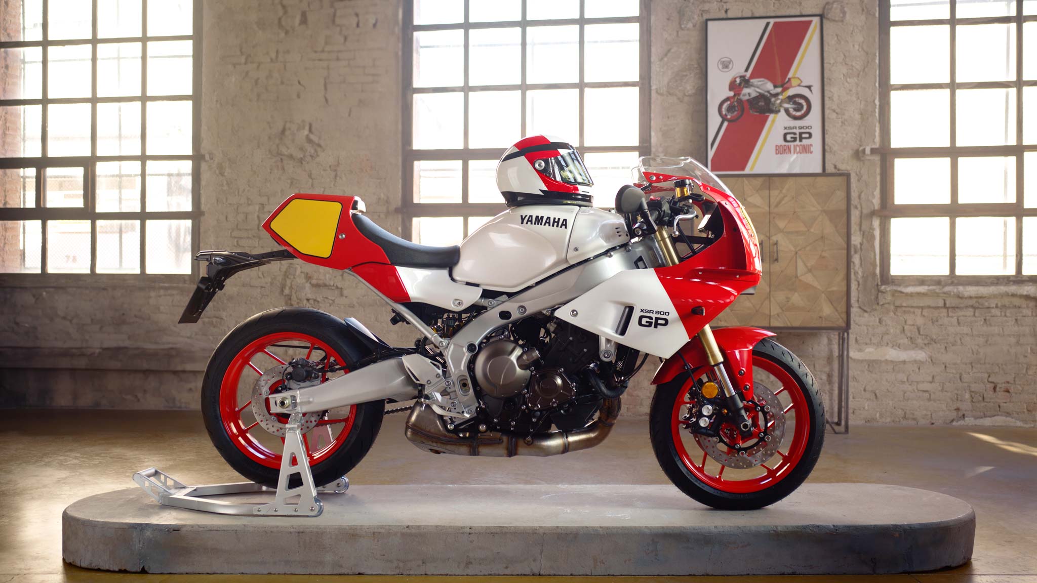 Yamaha ra mắt XSR900 GP: Tôn vinh thêm di sản đua xe của hãng