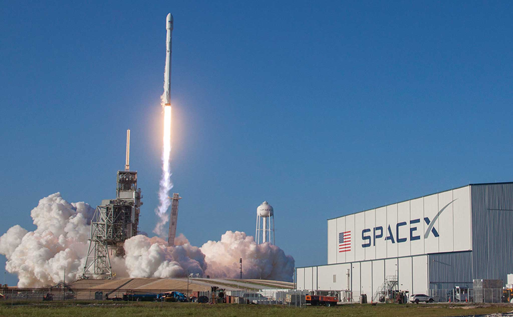 SpaceX một lần nữa hạ cánh thành công tên lửa Falcon 9 về sà lan tự hành
