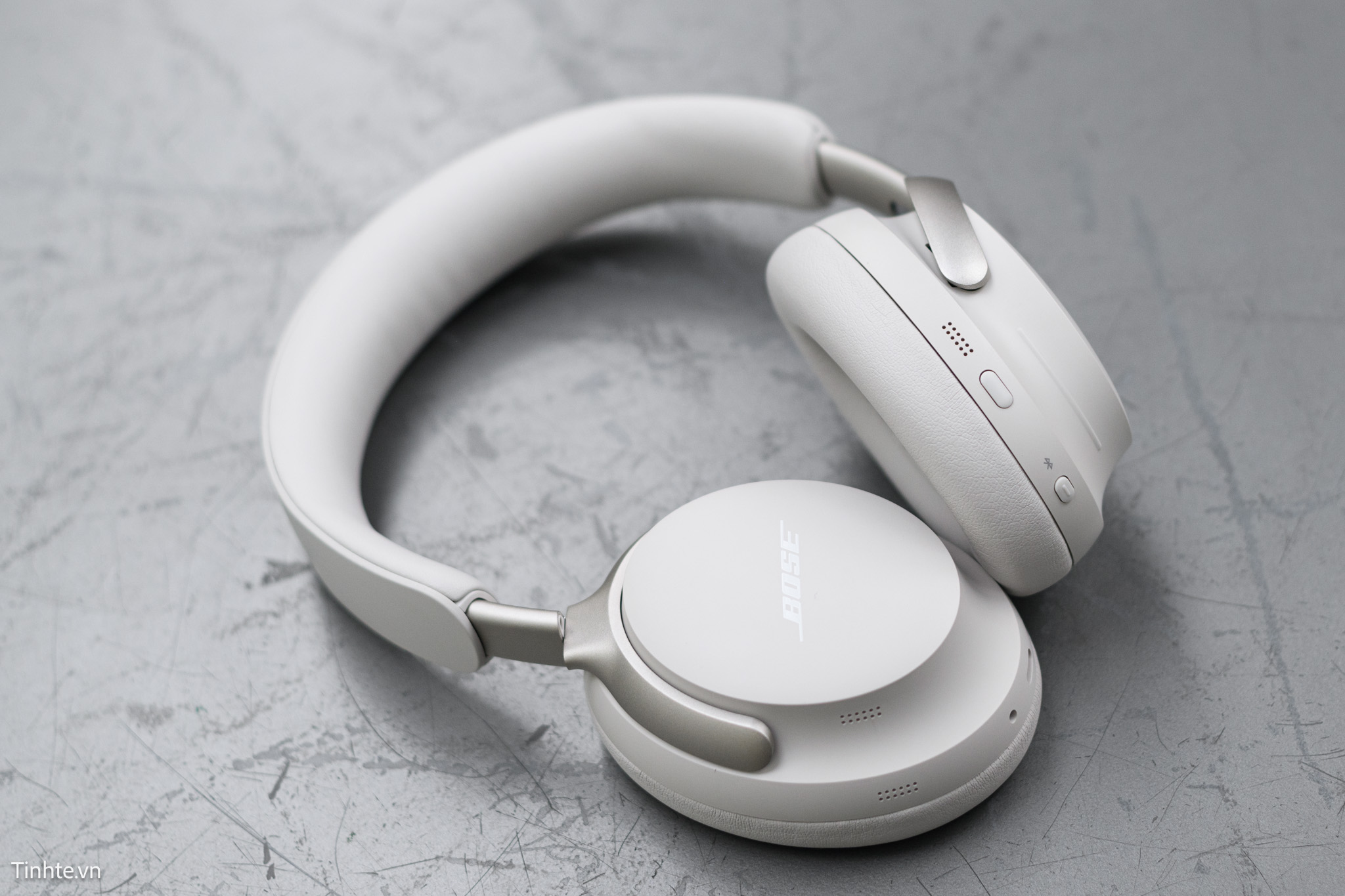 tinhte-bose-quiet-comfort-ultra-headphones-tai-nghe-chong-on7.jpg