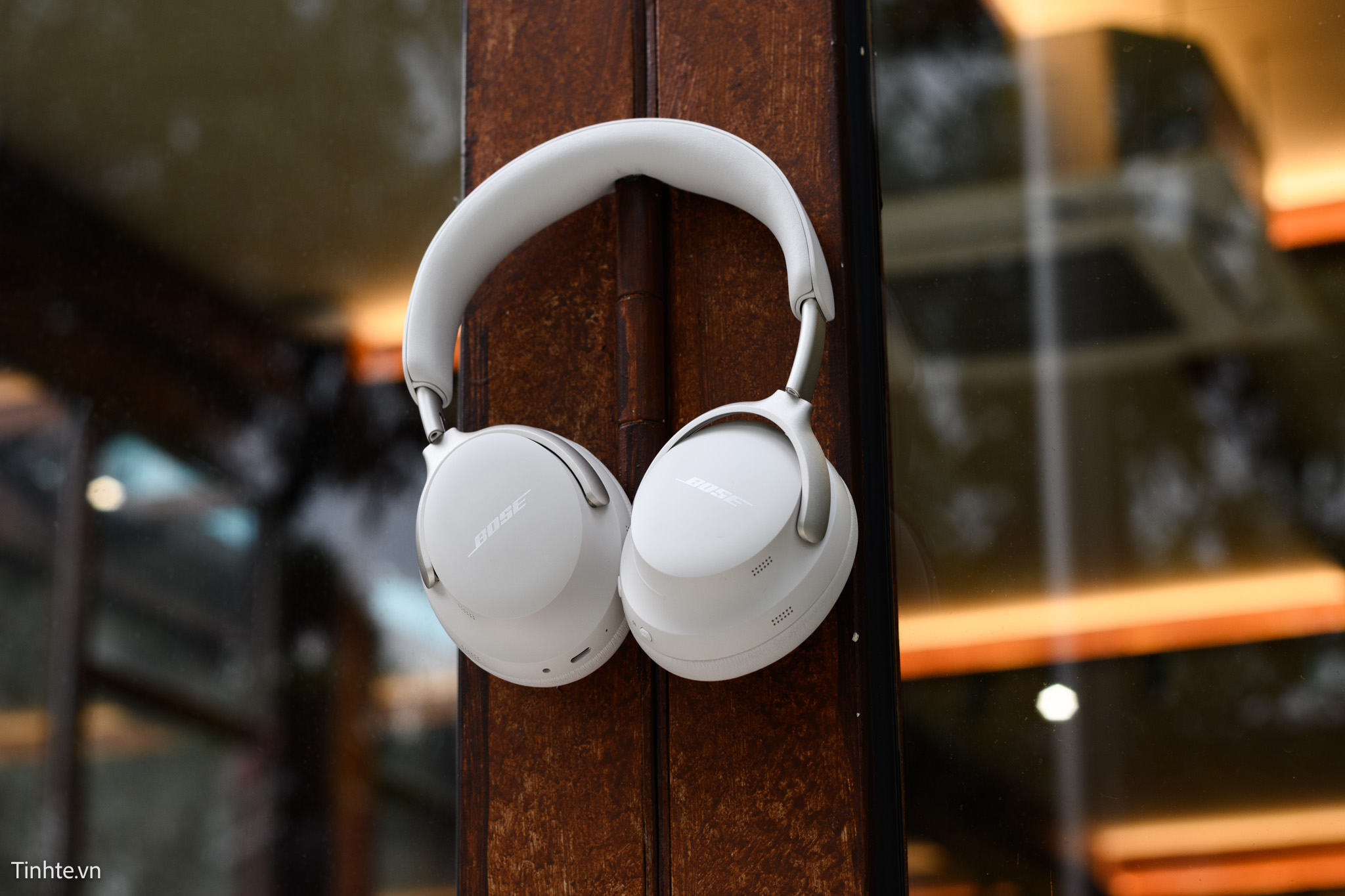 tinhte-bose-quiet-comfort-ultra-headphones-tai-nghe-chong-on14.jpg