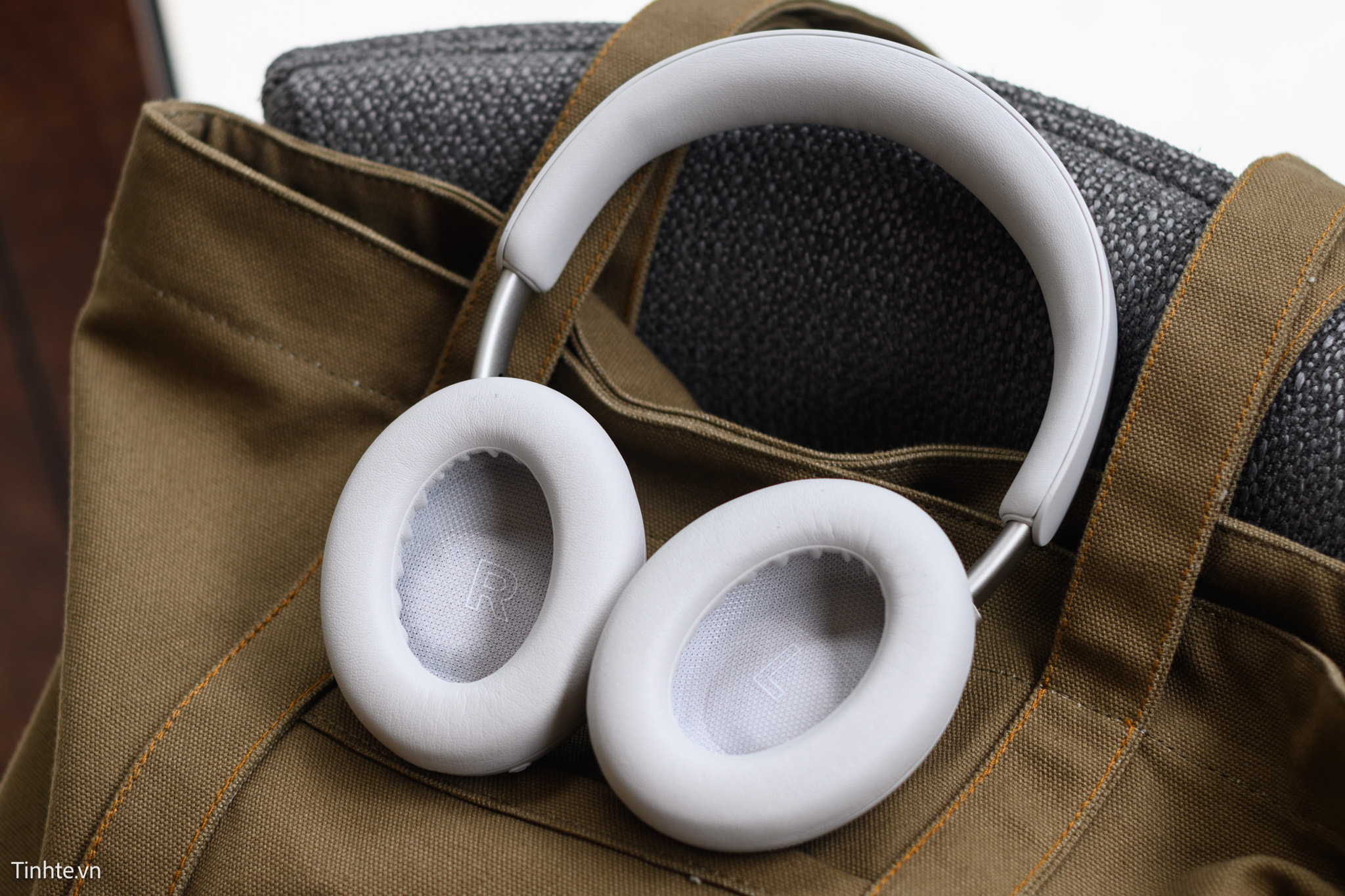 tinhte-bose-quiet-comfort-ultra-headphones-tai-nghe-chong-on15.jpg