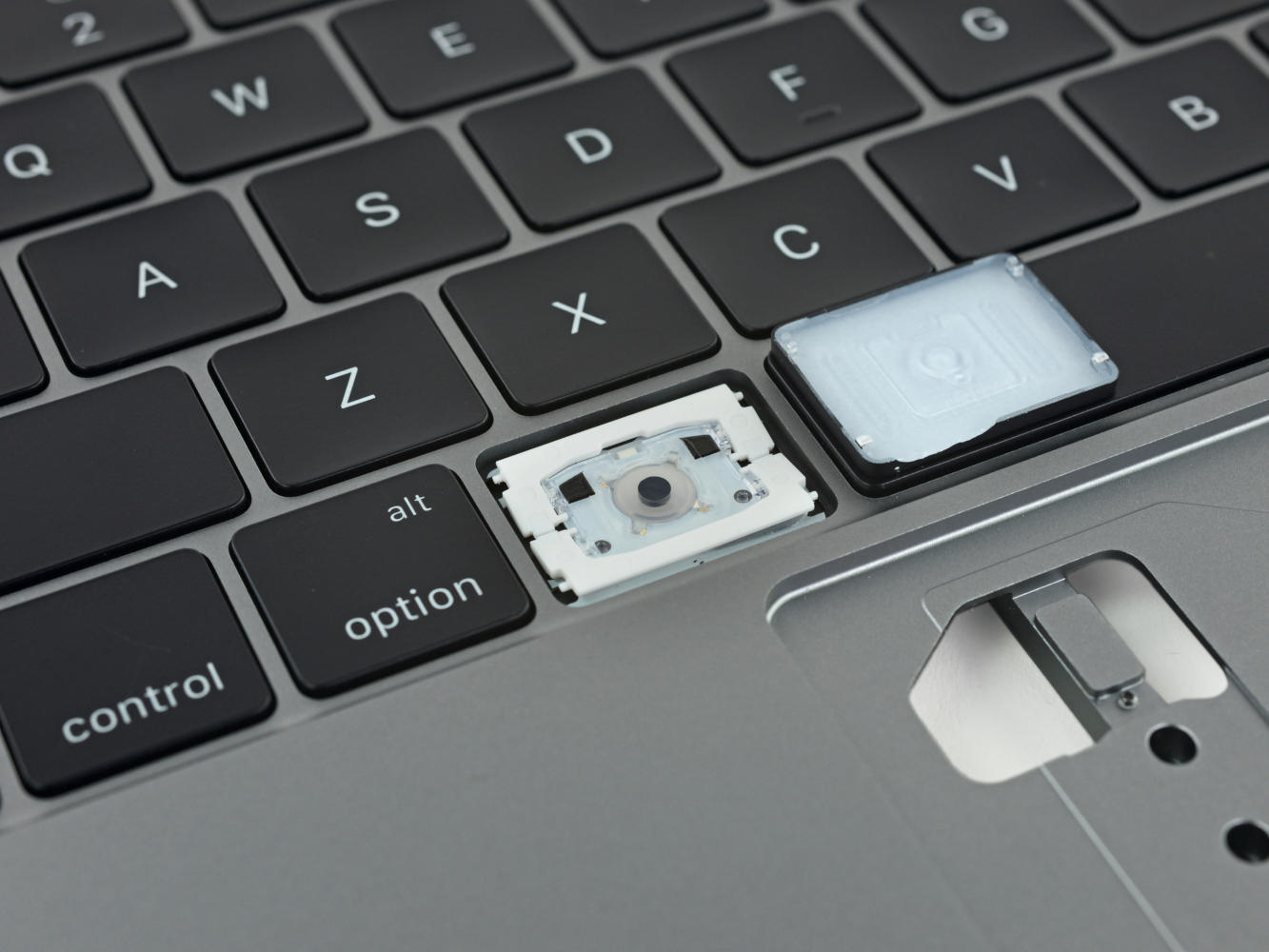 MacBok-Pro-2016-No-Touch-Bar-keyboard-2.jpg