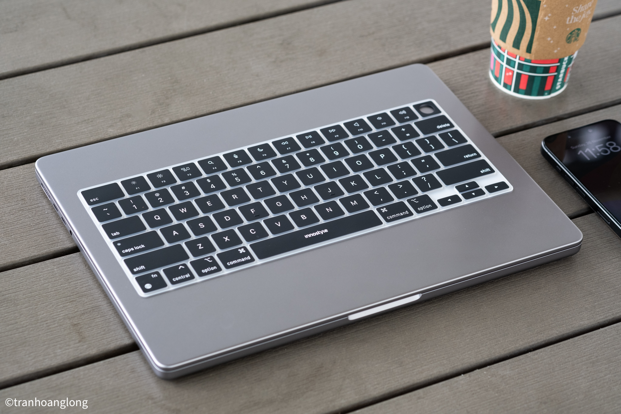 Trên tay tấm silicon phủ bàn phím Macbook Pro: Một món phụ kiện gây nhiều tranh cãi