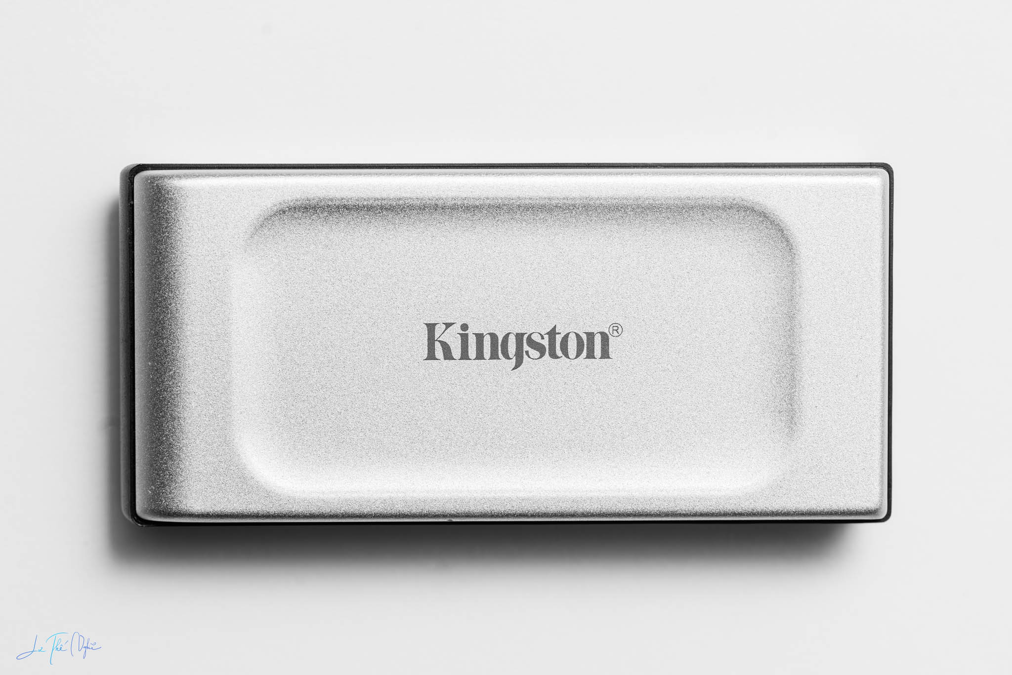 tren-tay-kingston-xs2000-portable-ssd-2-tb-tinhte-4.jpg