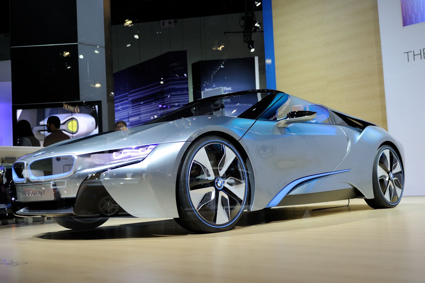 goc-nhin-tong-the-cua-concept-bmw-i8.jpg