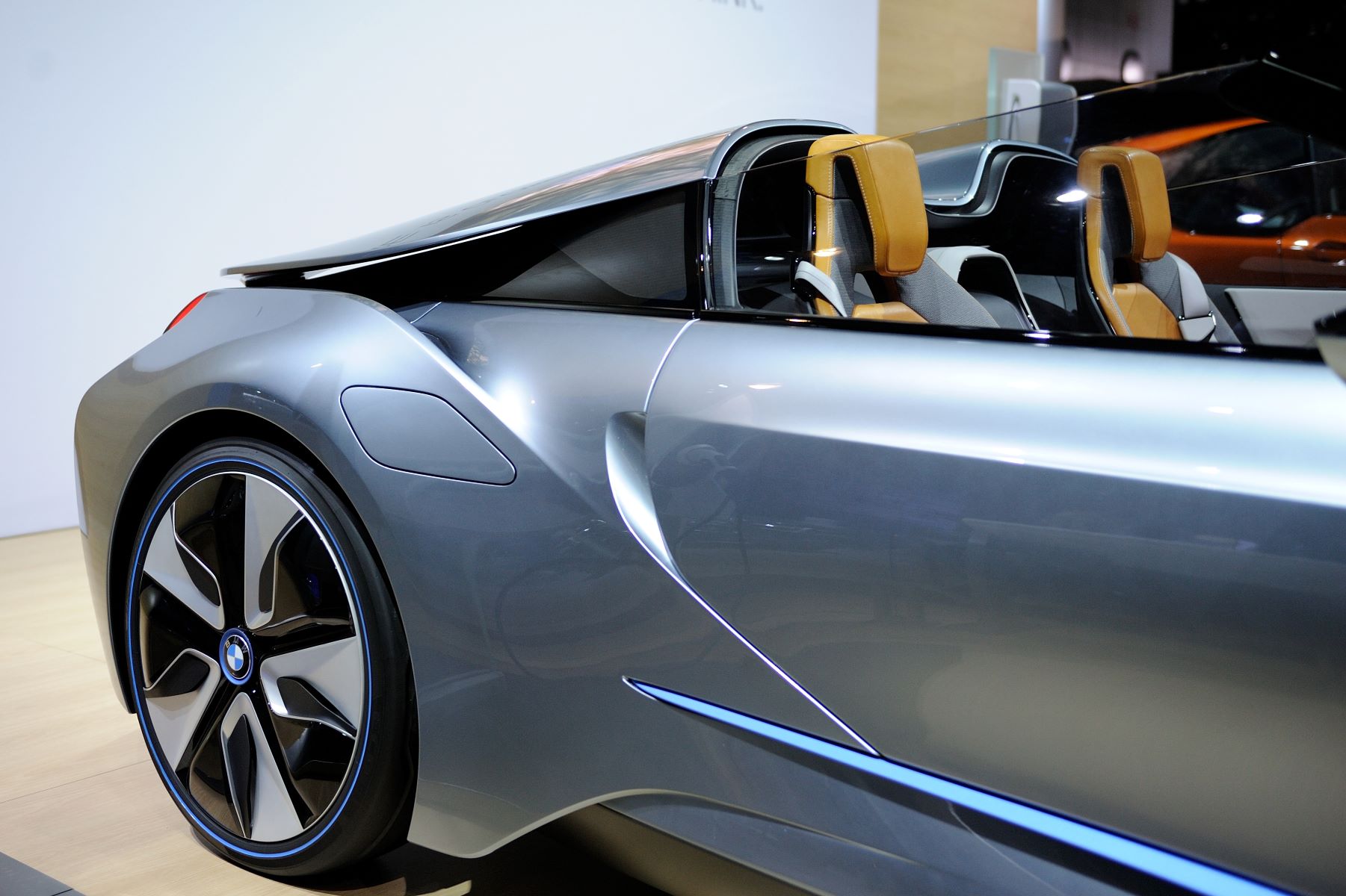 banh-sau-cua-bmw-i8.jpg