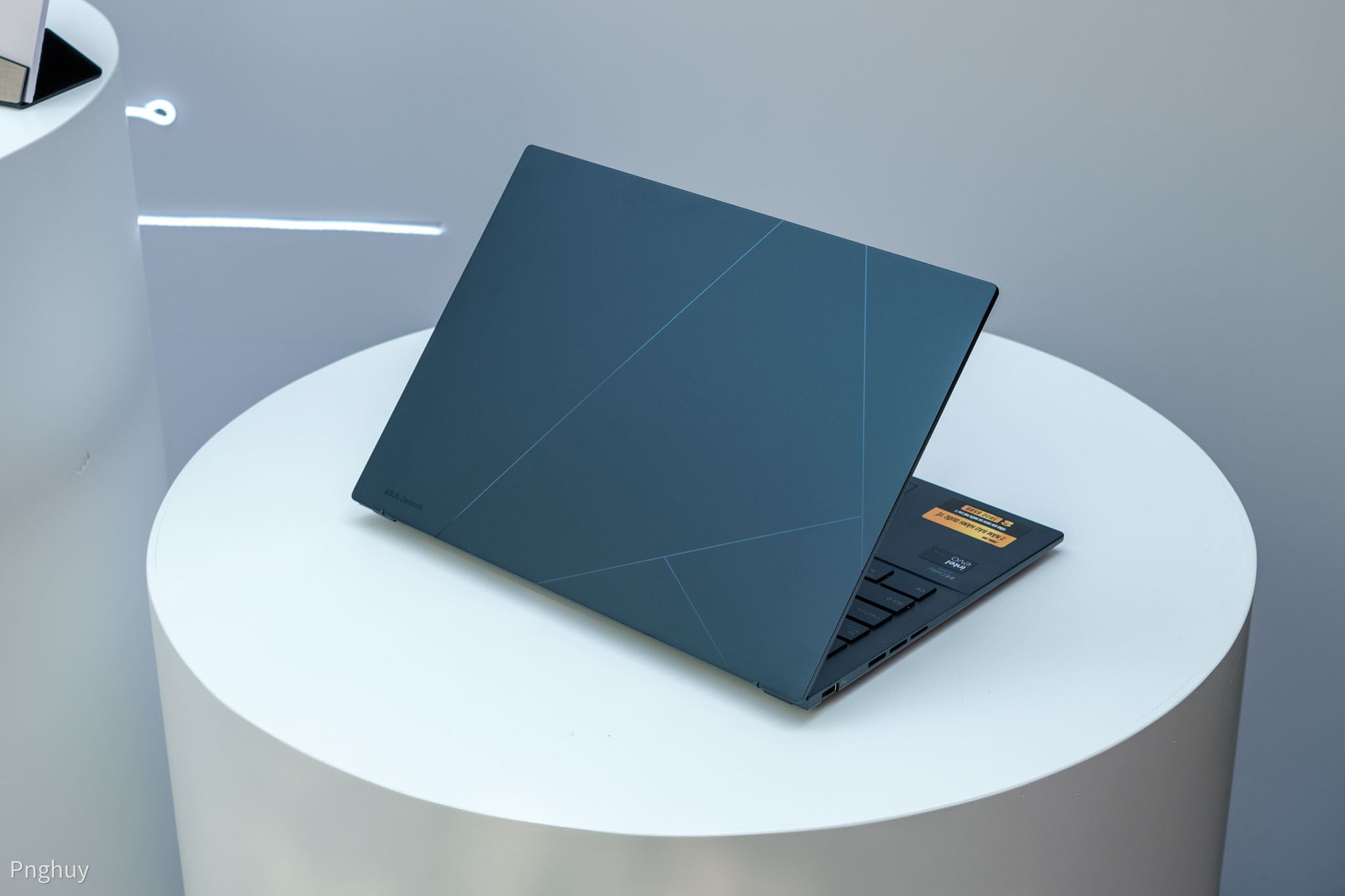 ASUS giới thiệu Zenbook 14 OLED trang bị nền tảng Intel Meteor Lake, giá từ 29 triệu đồng