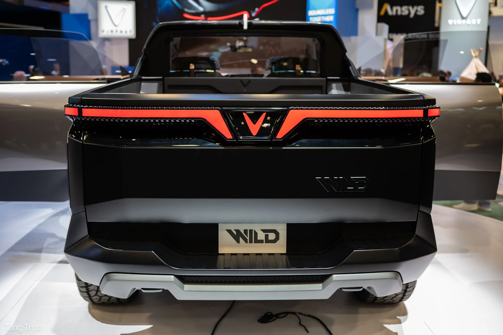 VinFast-VF-Wild-vs-Tesla-Cybertruck-tinhte-17.webp