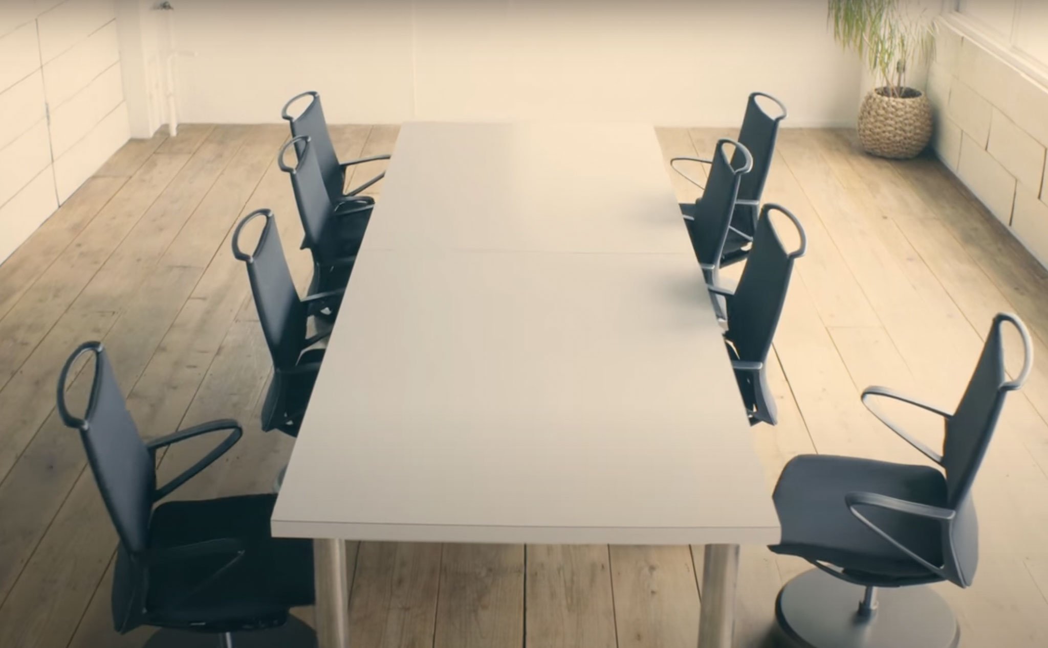 Video: Những chiếc ghế thông minh tự di chuyển về chỗ ngồi