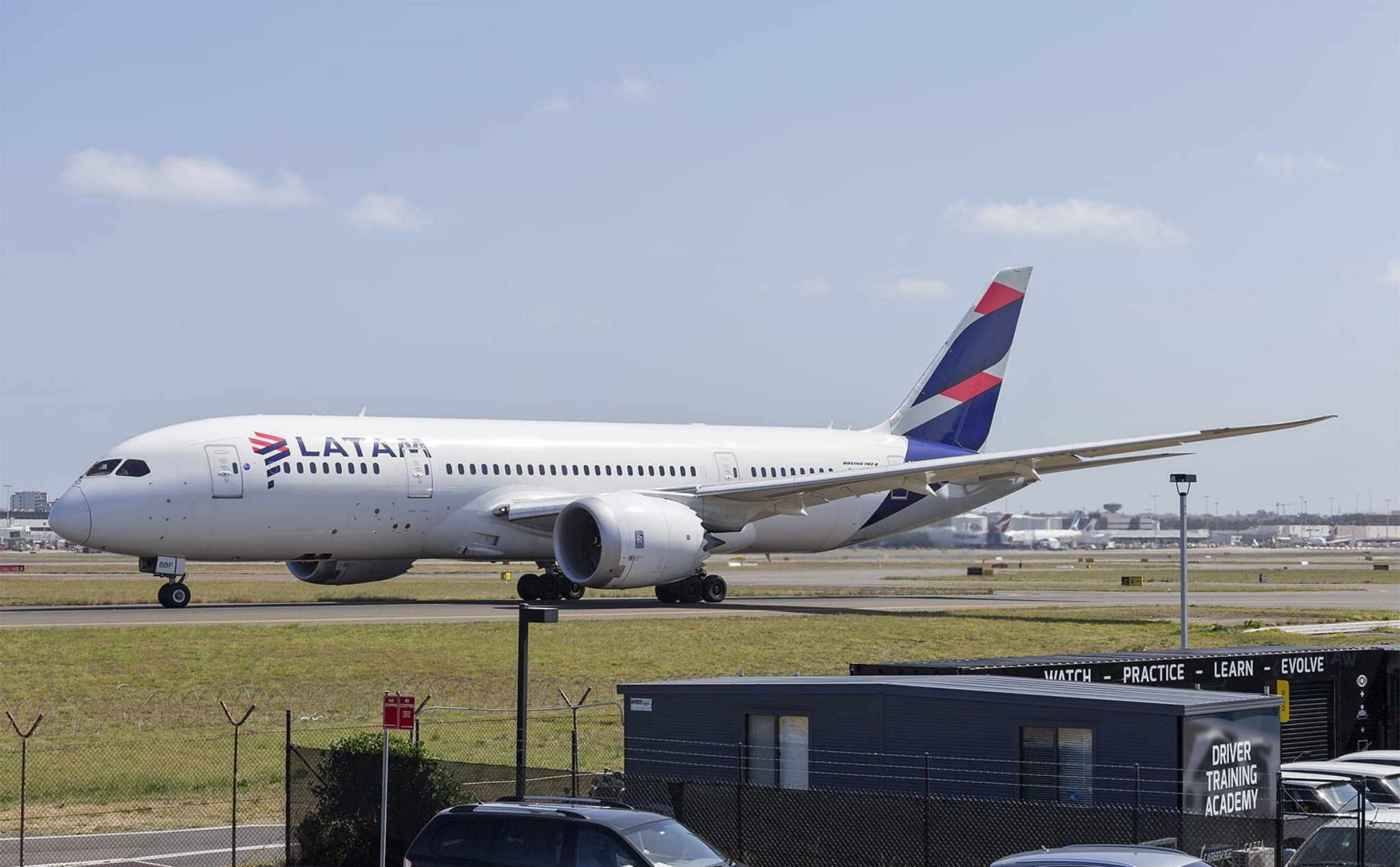 Boeing 787 của LATAM gặp sự cố hôm 11 tháng 3 có thể là do máy bay "reset" khi đang bay!