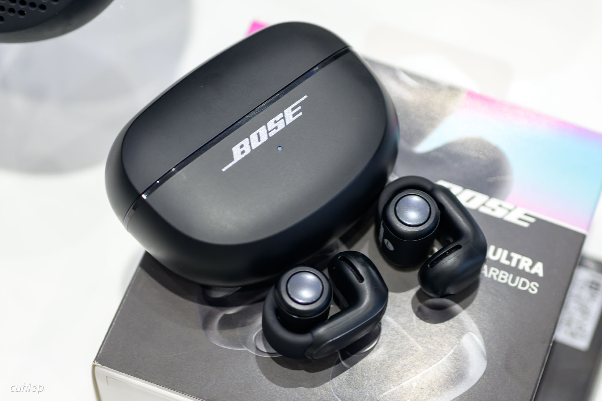 Bose-ultra-open-earbuds-02.jpg