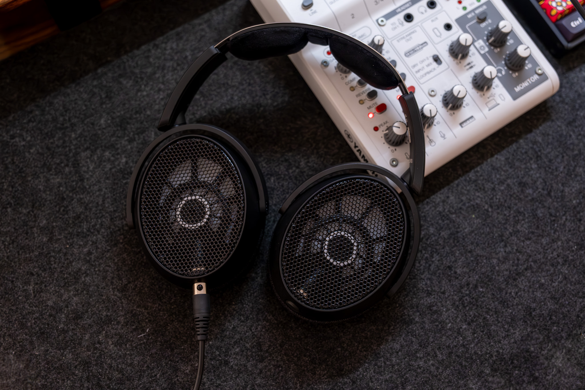 Trải nghiệm tai nghe fullsize chuyên cho dân làm âm thanh: Sennheiser HD 490 Pro