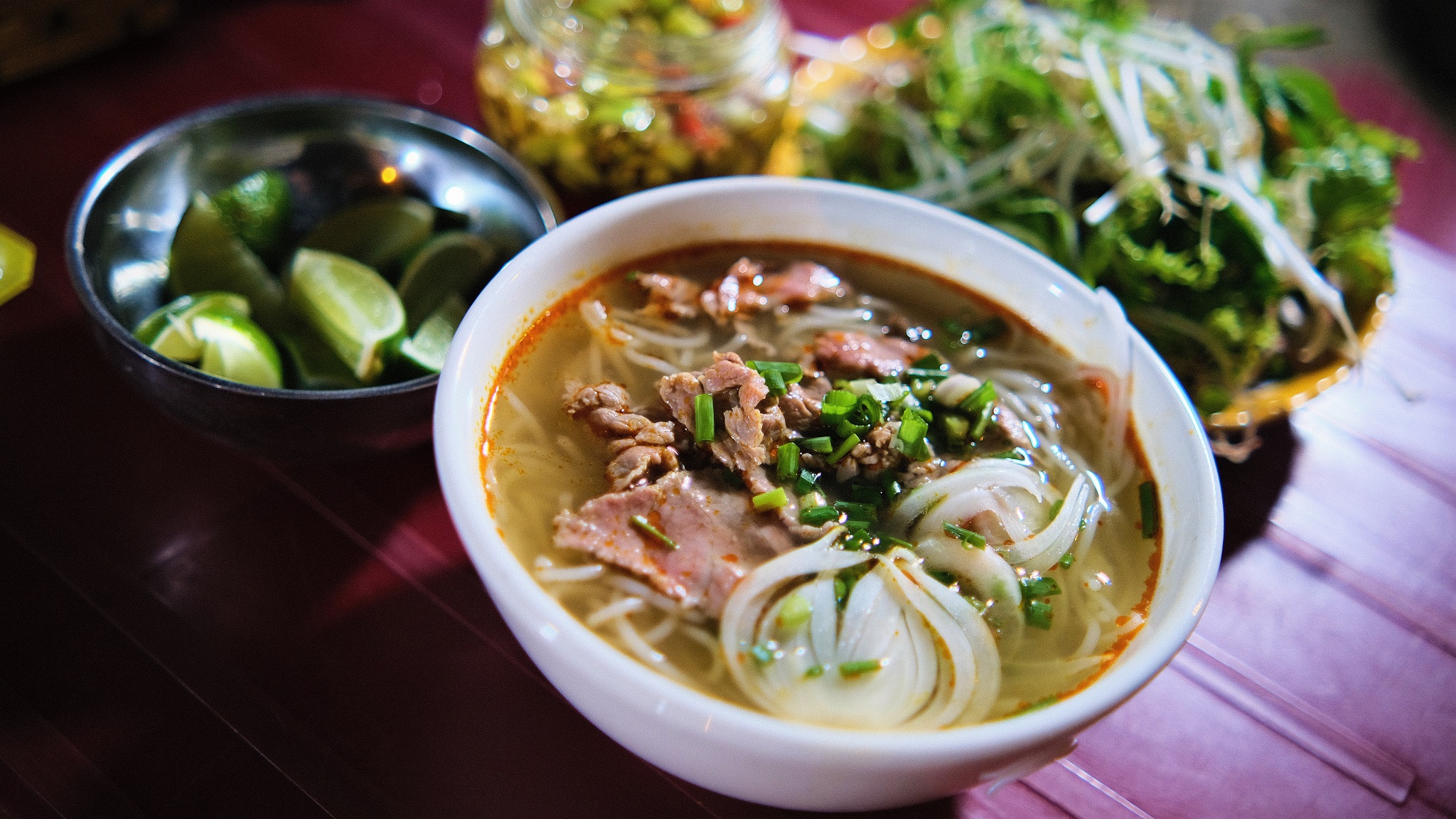 Tại sao khách du lịch quốc tế thích thú với ẩm thực Việt Nam