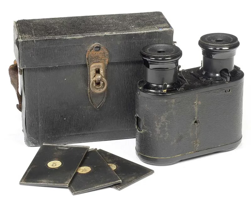 vintage-handheld-cameras-16.jpeg