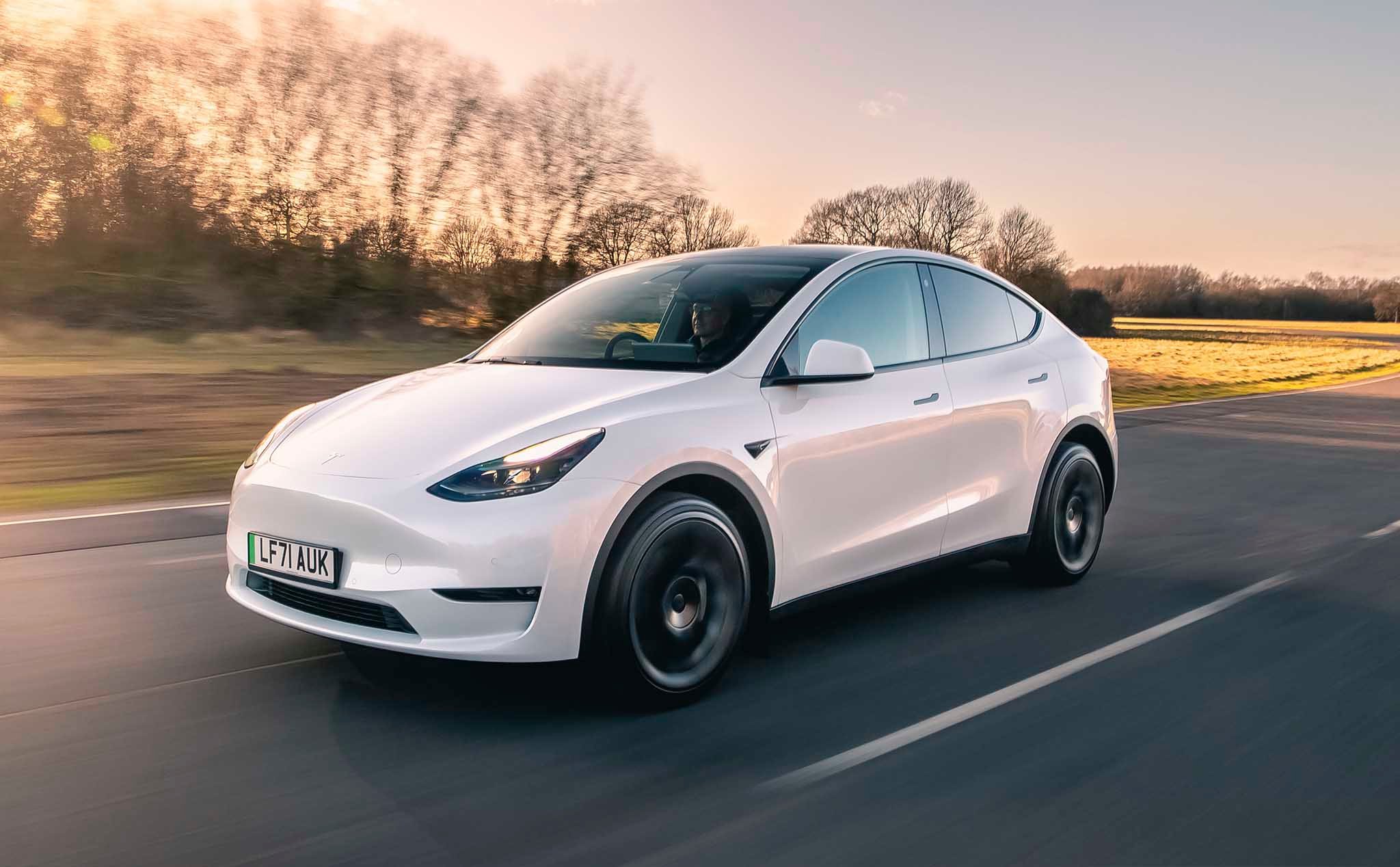 Tesla hứa sẽ cho ra mắt những mẫu xe có giá dễ chịu hơn