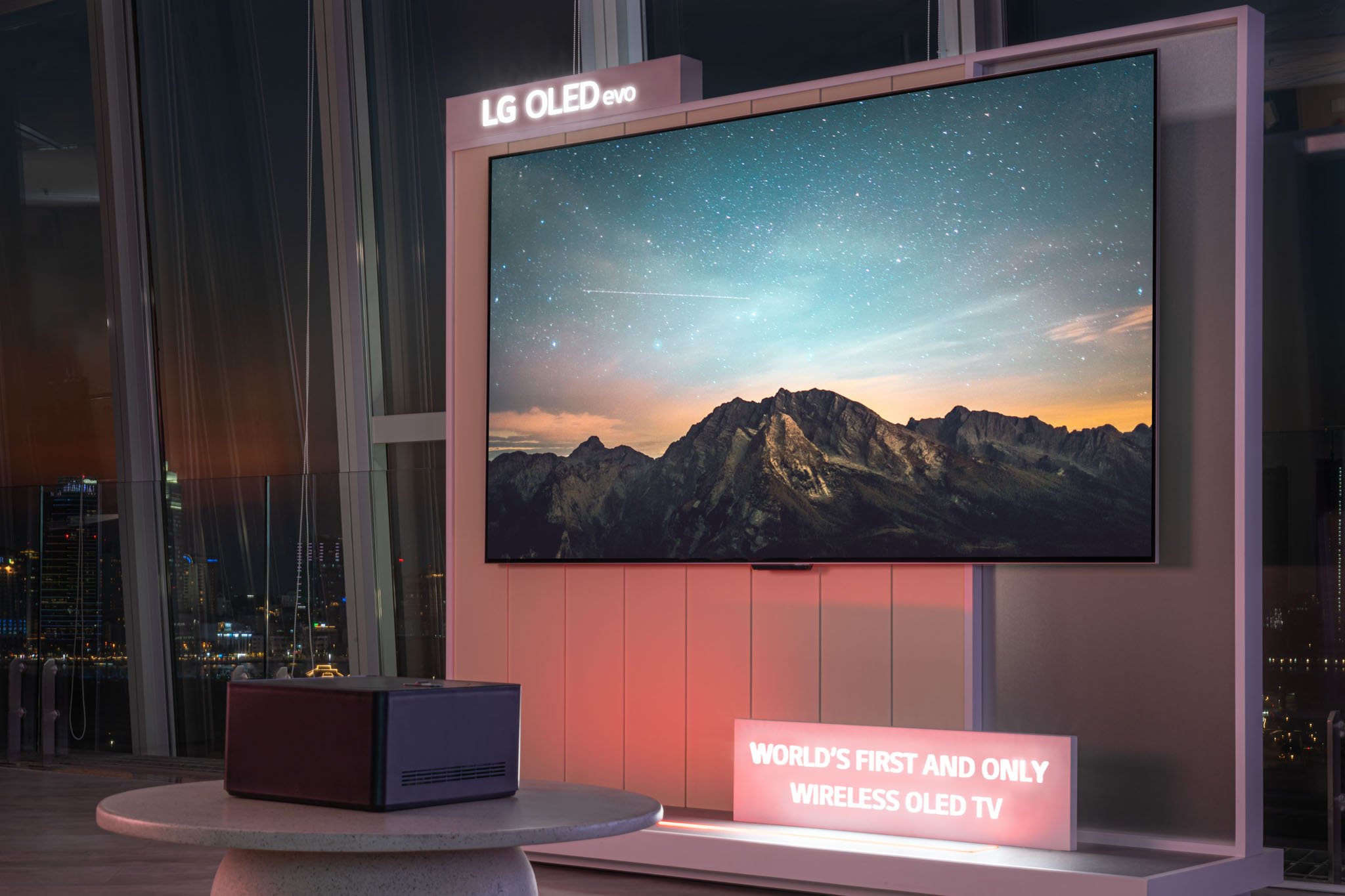 LG ra mắt TV không dây LG OLED evo M4: độ phân giải 4K, sáng hơn, nâng cấp hình ảnh mạnh hơn nhờ AI