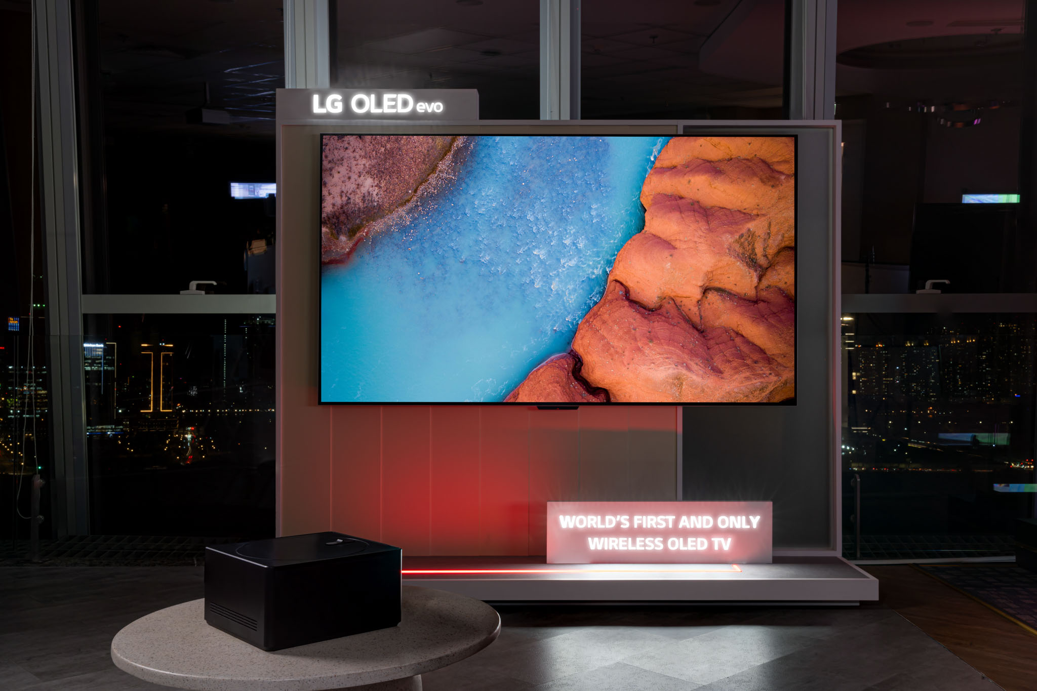 LG TV OLED evo M4-1-2.jpg