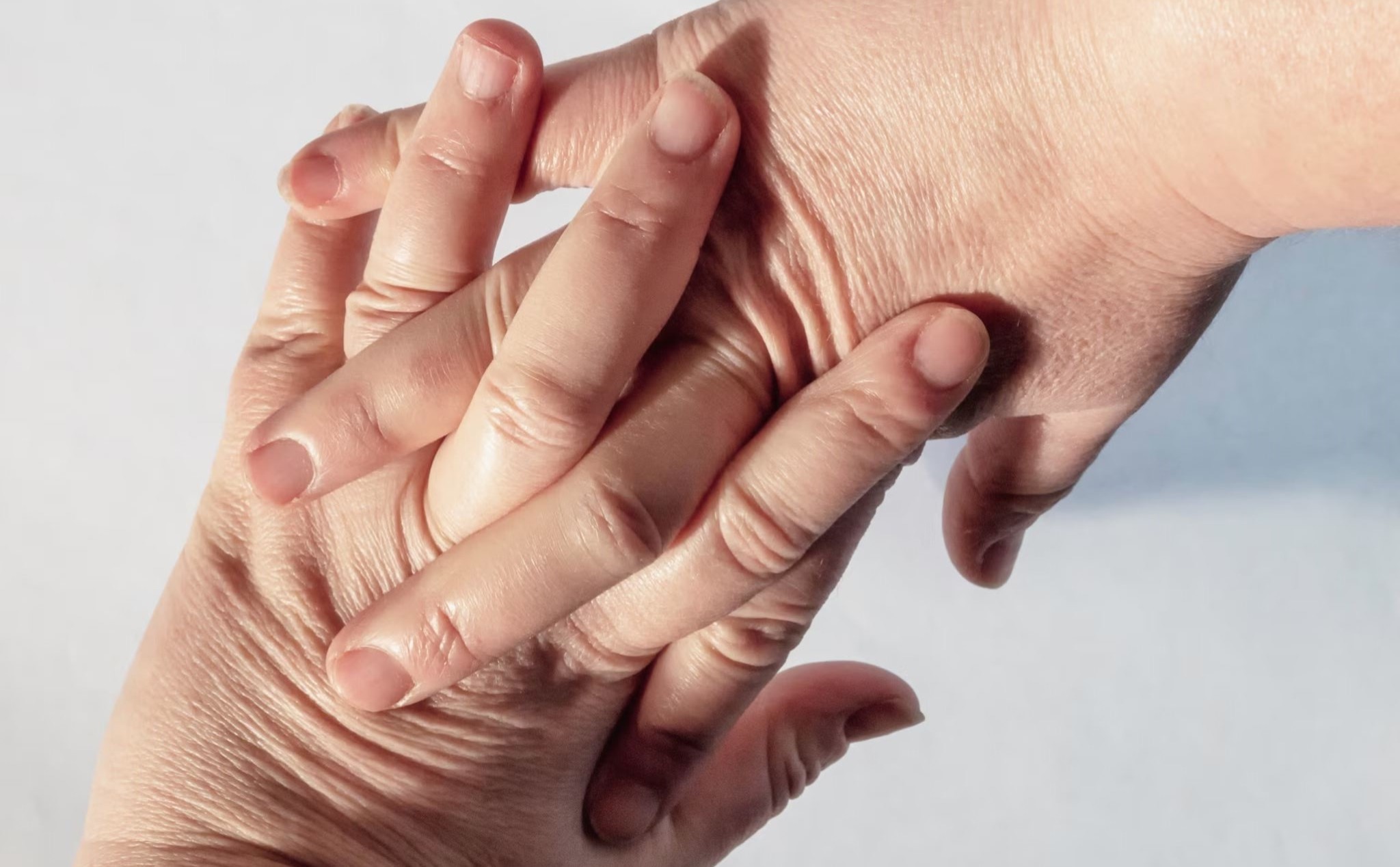 Bẻ khớp ngón tay phải chăng là một thói quen có hại?