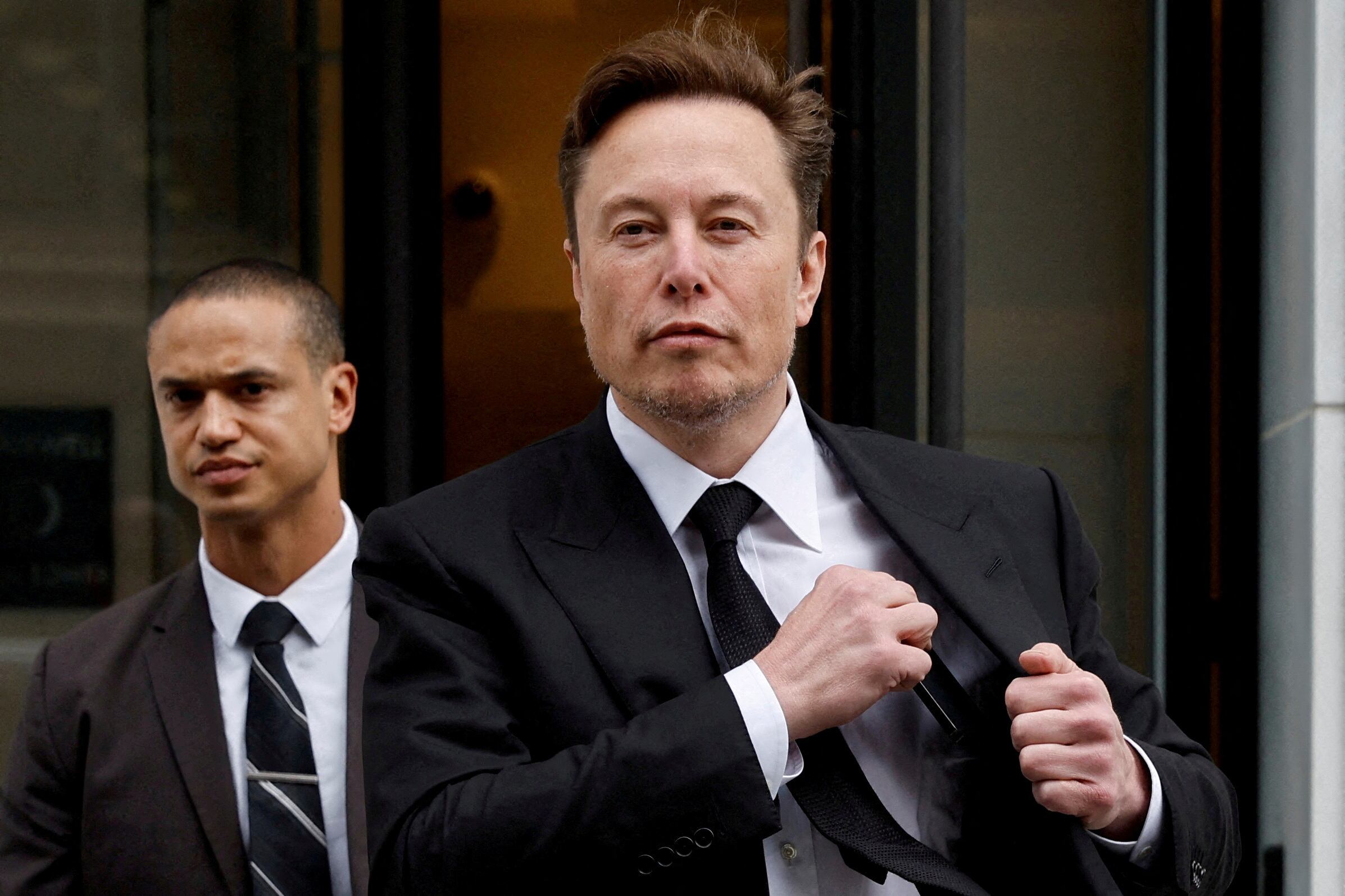 Tòa án yêu cầu Elon Musk ra điều trần về thương vụ mua lại Twitter
