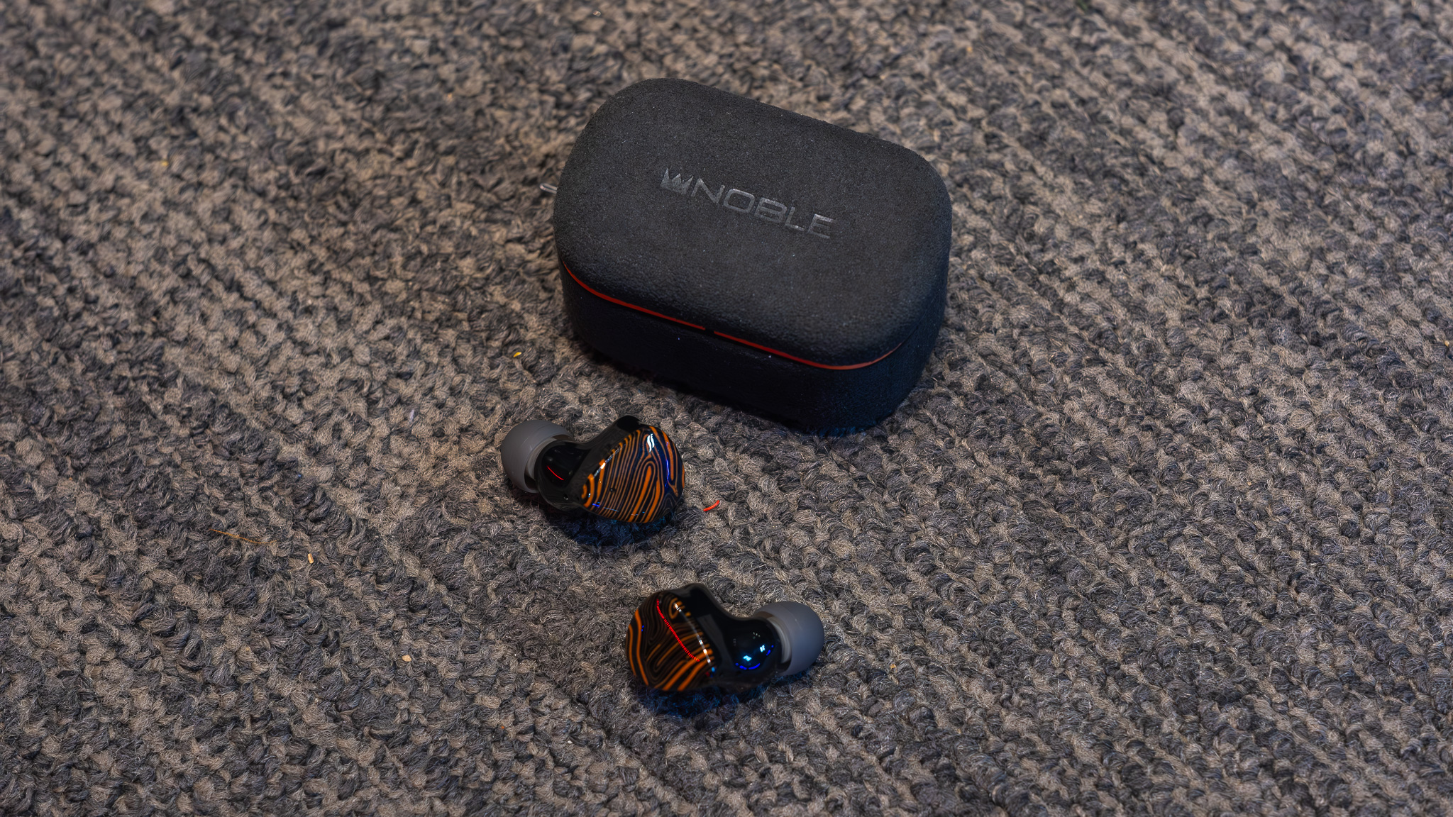 tinhte-noble-fokus-triumph-tai-nghe-audio-true-wireless-bluetooth-earphones6.jpg