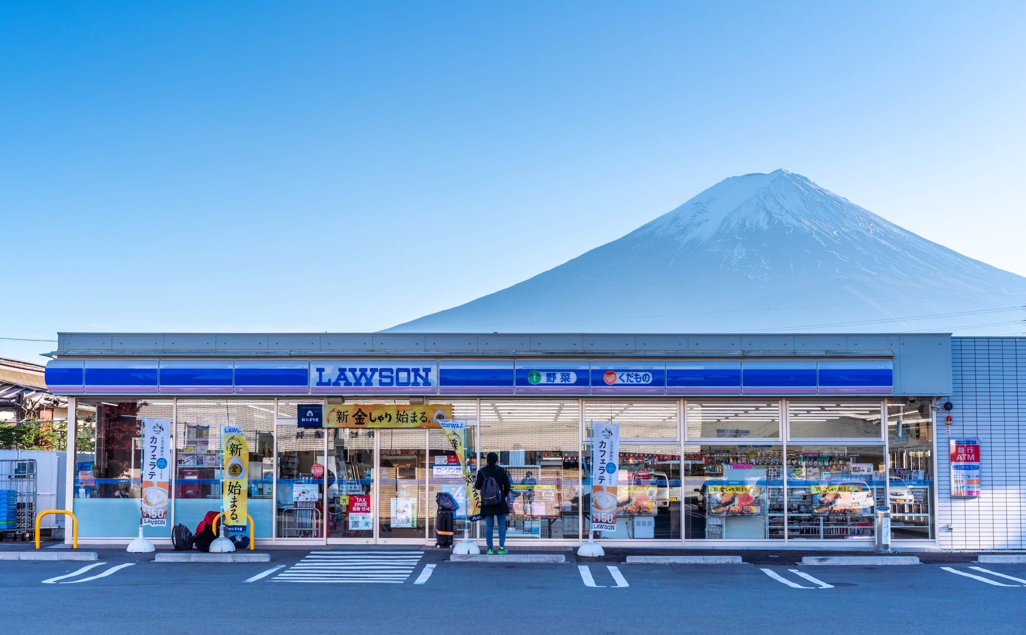 Thị trấn ở Nhật dựng rào chắn để ngăn du khách check-in với núi Phú Sĩ