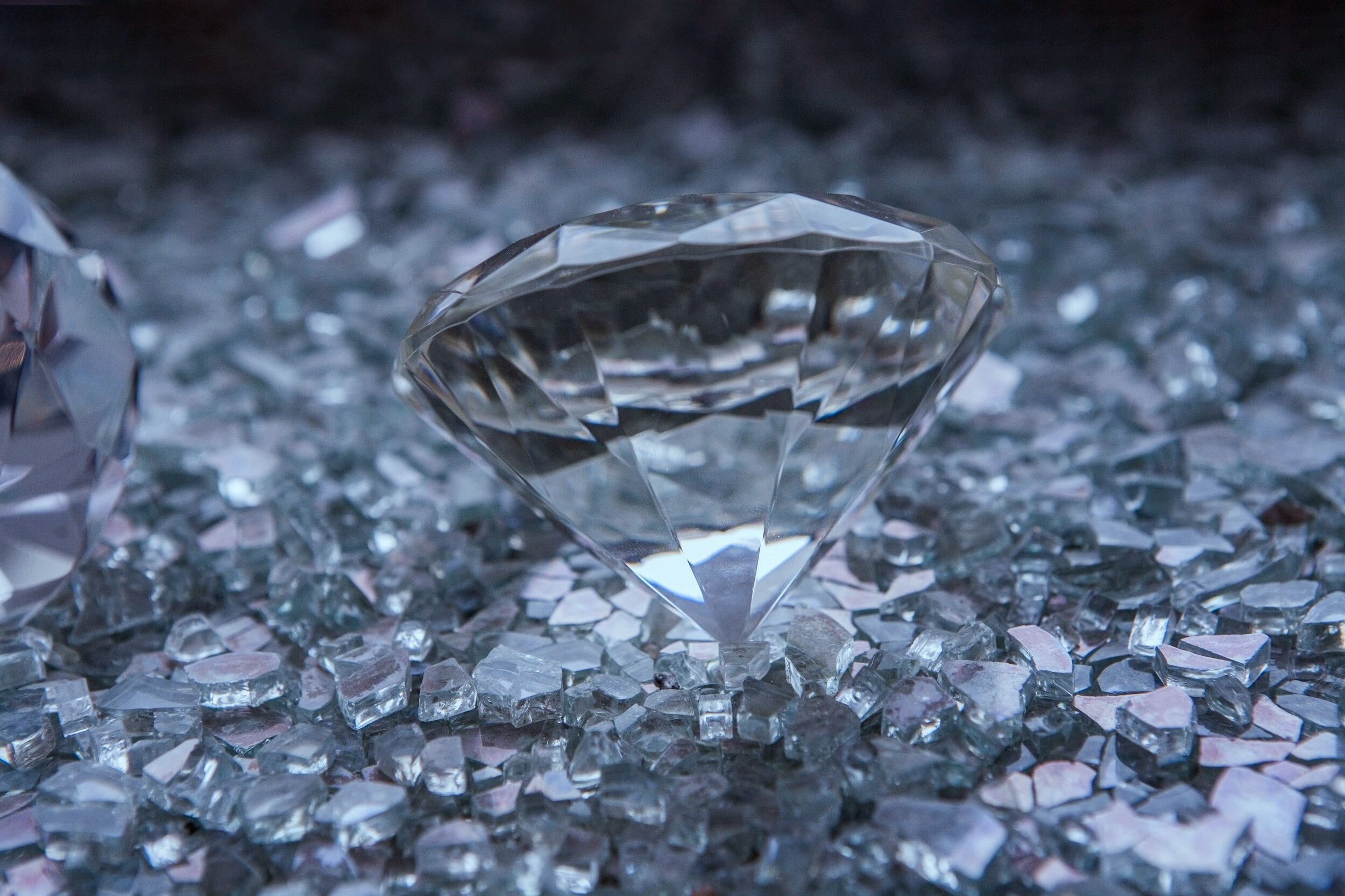 "Trồng" được kim cương nhân tạo ở nhiệt độ chỉ hơn 1000 độ C, áp suất phòng