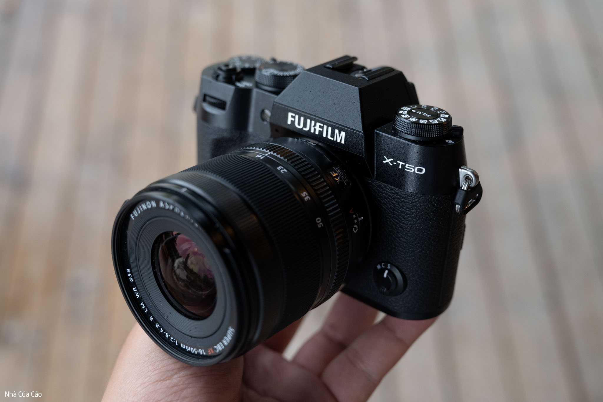 Trên tay nhanh Fujifilm X-T50: Đẹp hơn, 40MP, vòng xoay màu film...