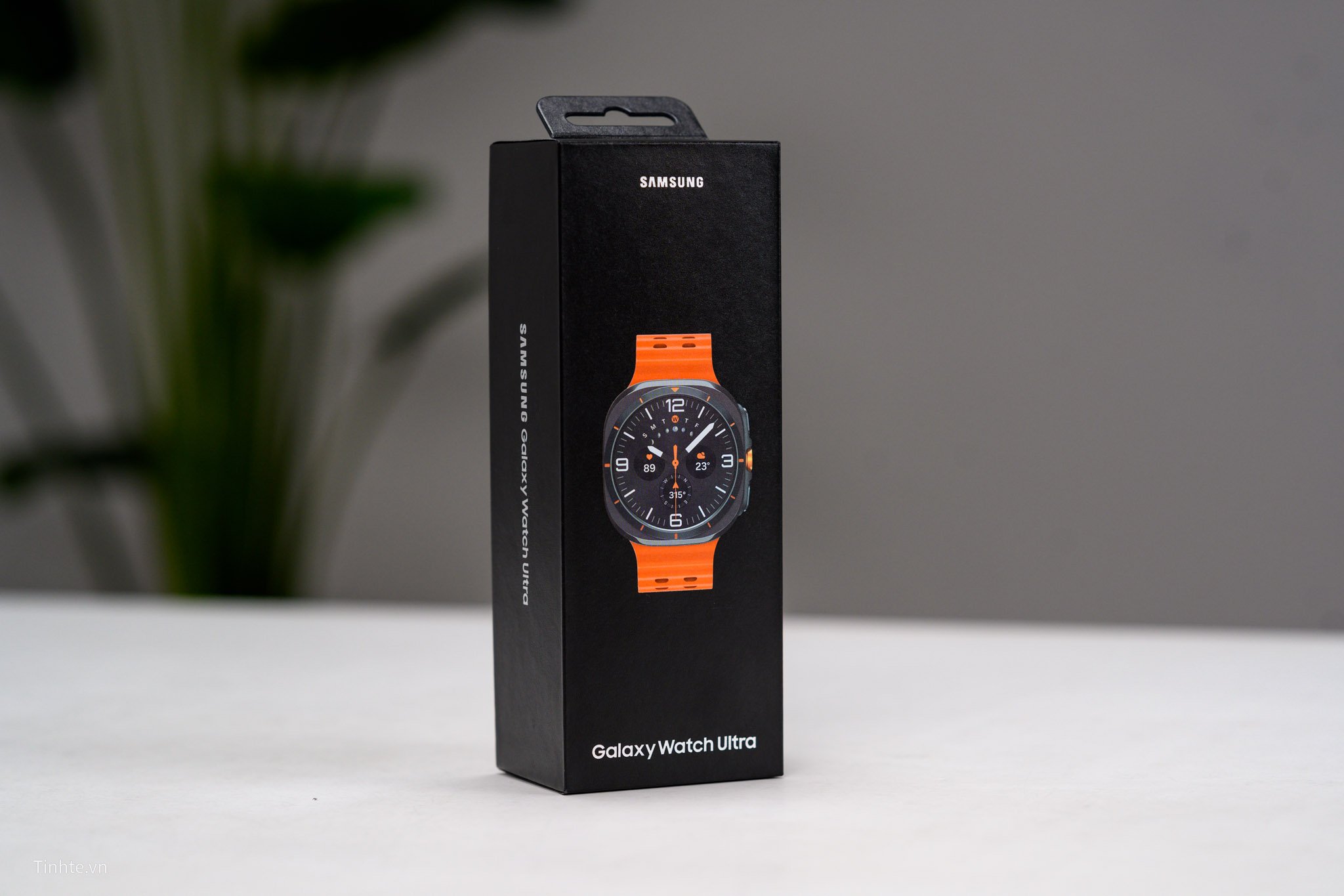 unbox-Samsung-Galaxy-watch-ultra-tinhte-01.jpg