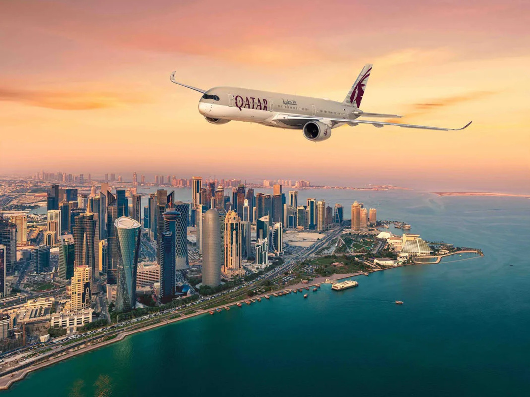 may-bay-cua-qatar-airways-tren-bau-troi-doha.jpg