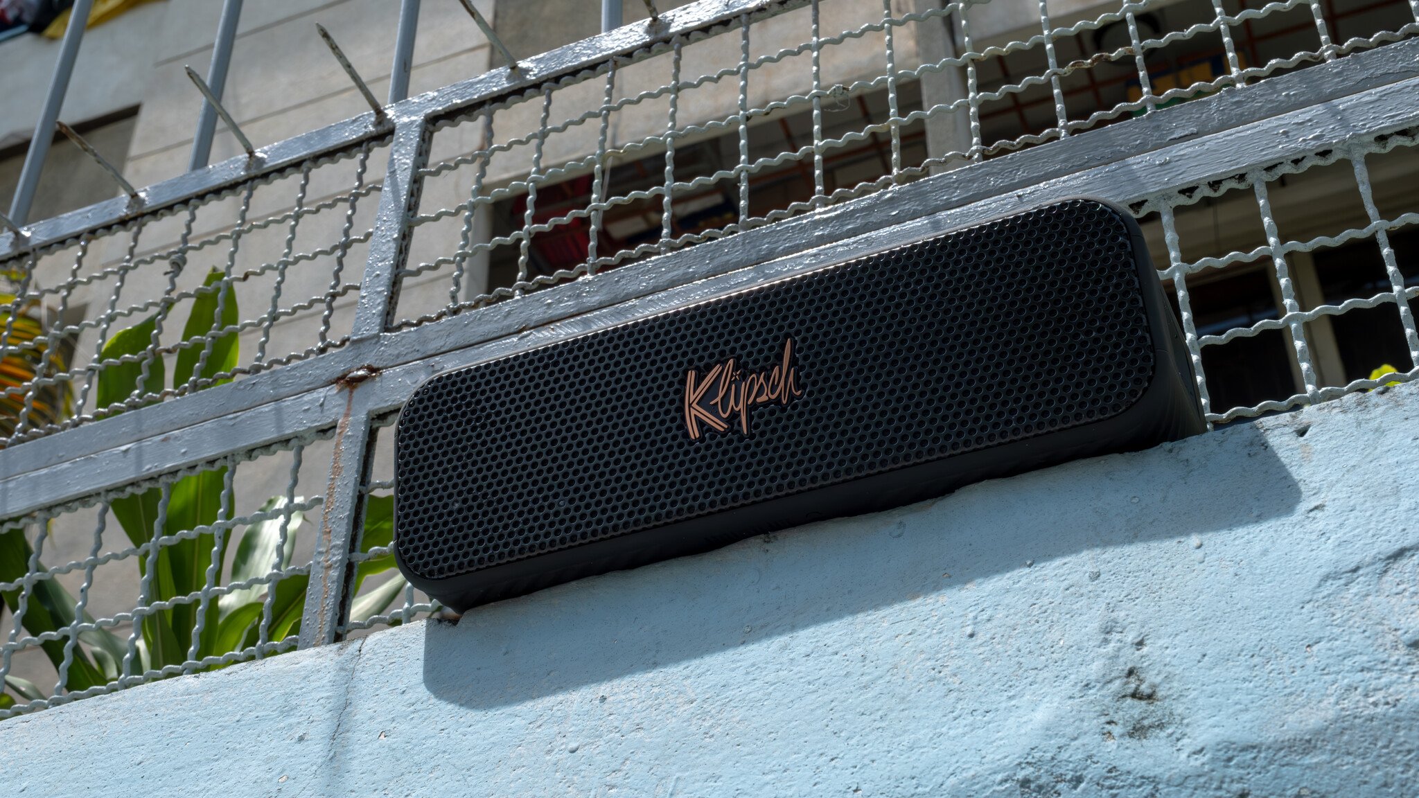 Klipsch Detroit: loa di động âm thanh 360 độ, bass mạnh, kháng nước IP67, pin 24h, giá 8Tr