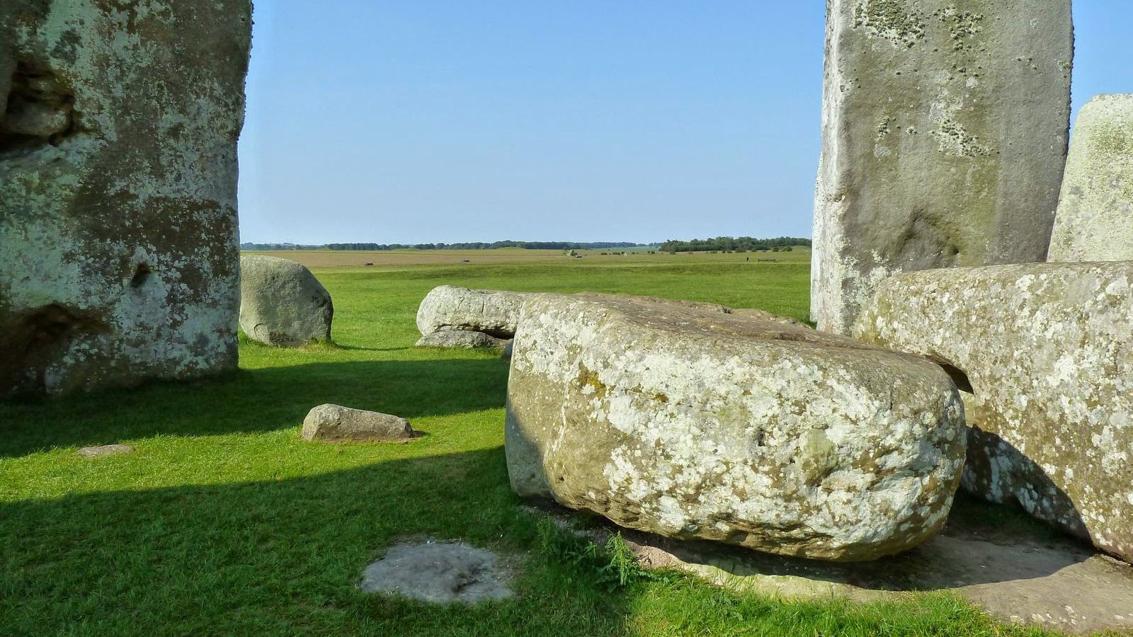 tinhte-stonehenge-altar-stone (1).jpg