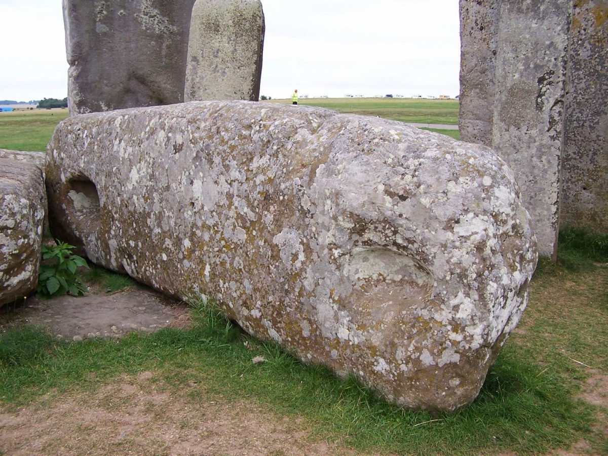 tinhte-stonehenge-altar-stone (2).jpg